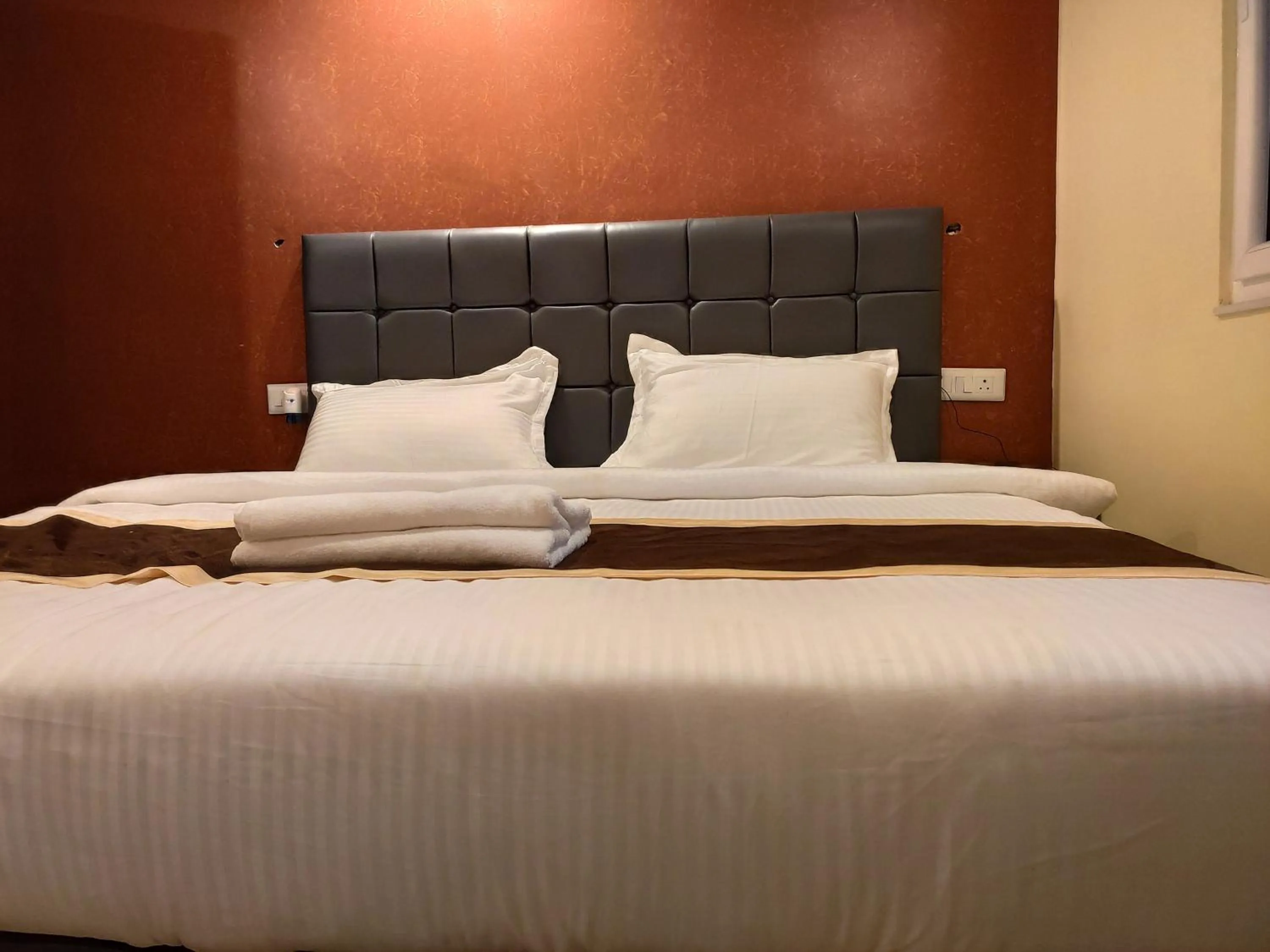 Bed in Royal View Residency