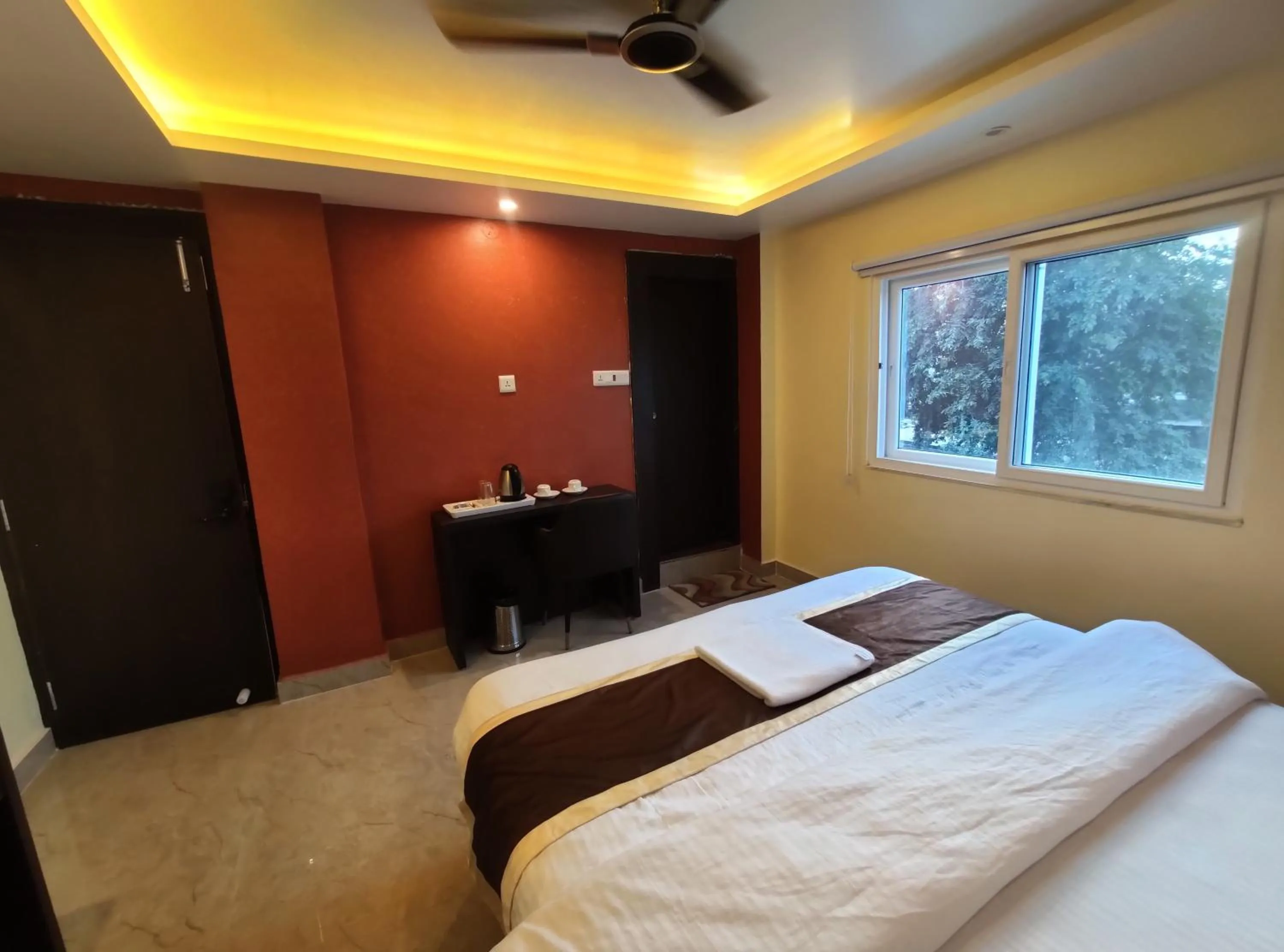 Bed in Royal View Residency