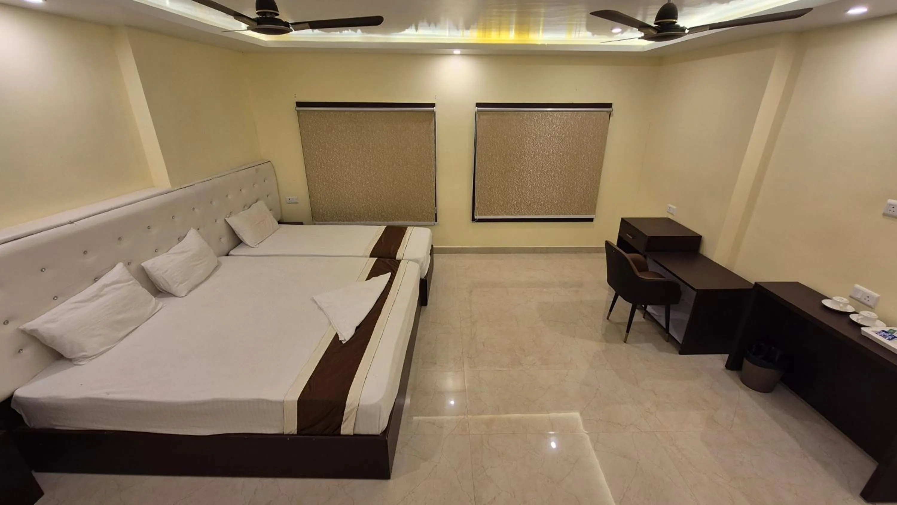 Bed in Royal View Residency