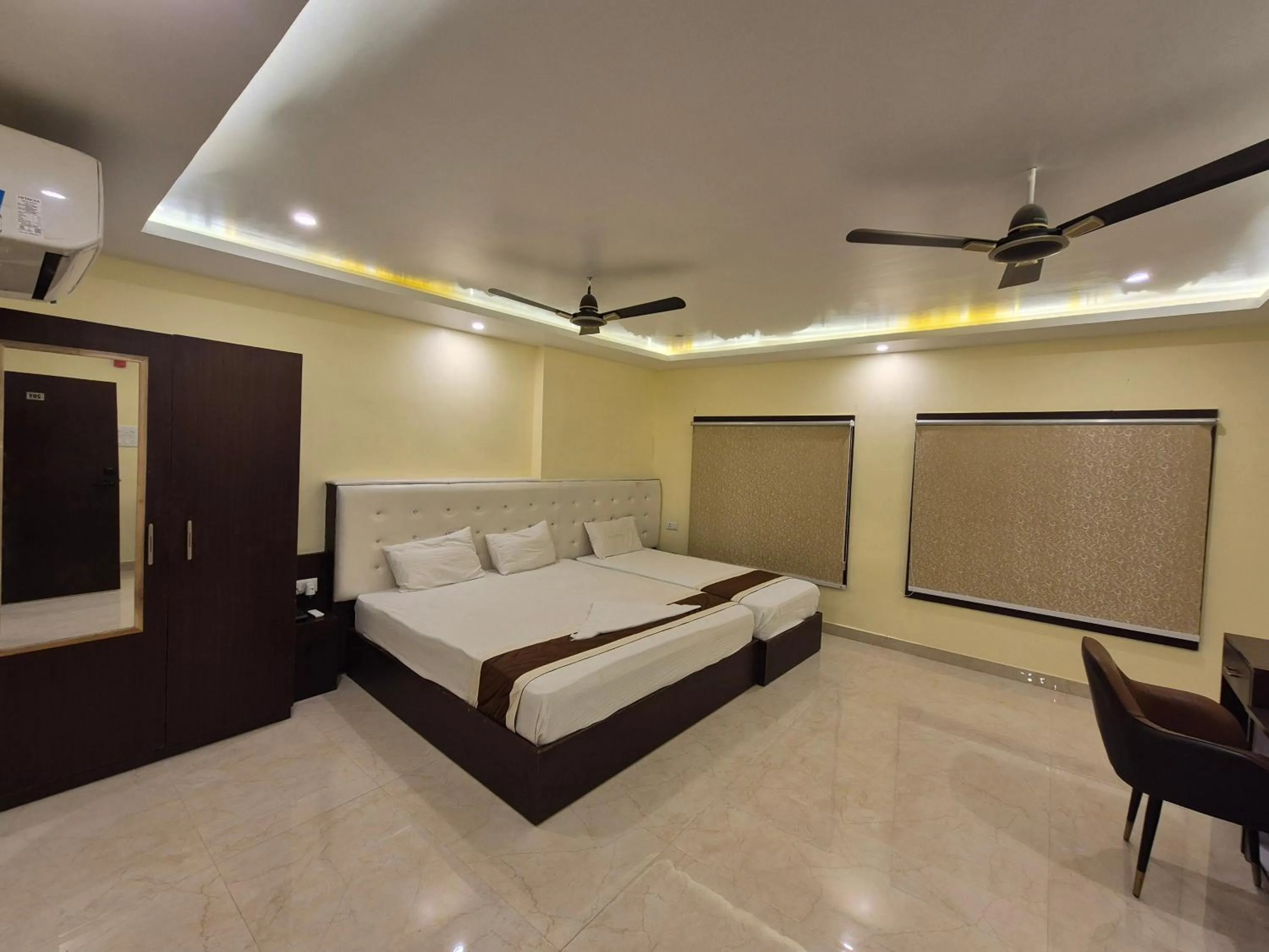 Bed in Royal View Residency