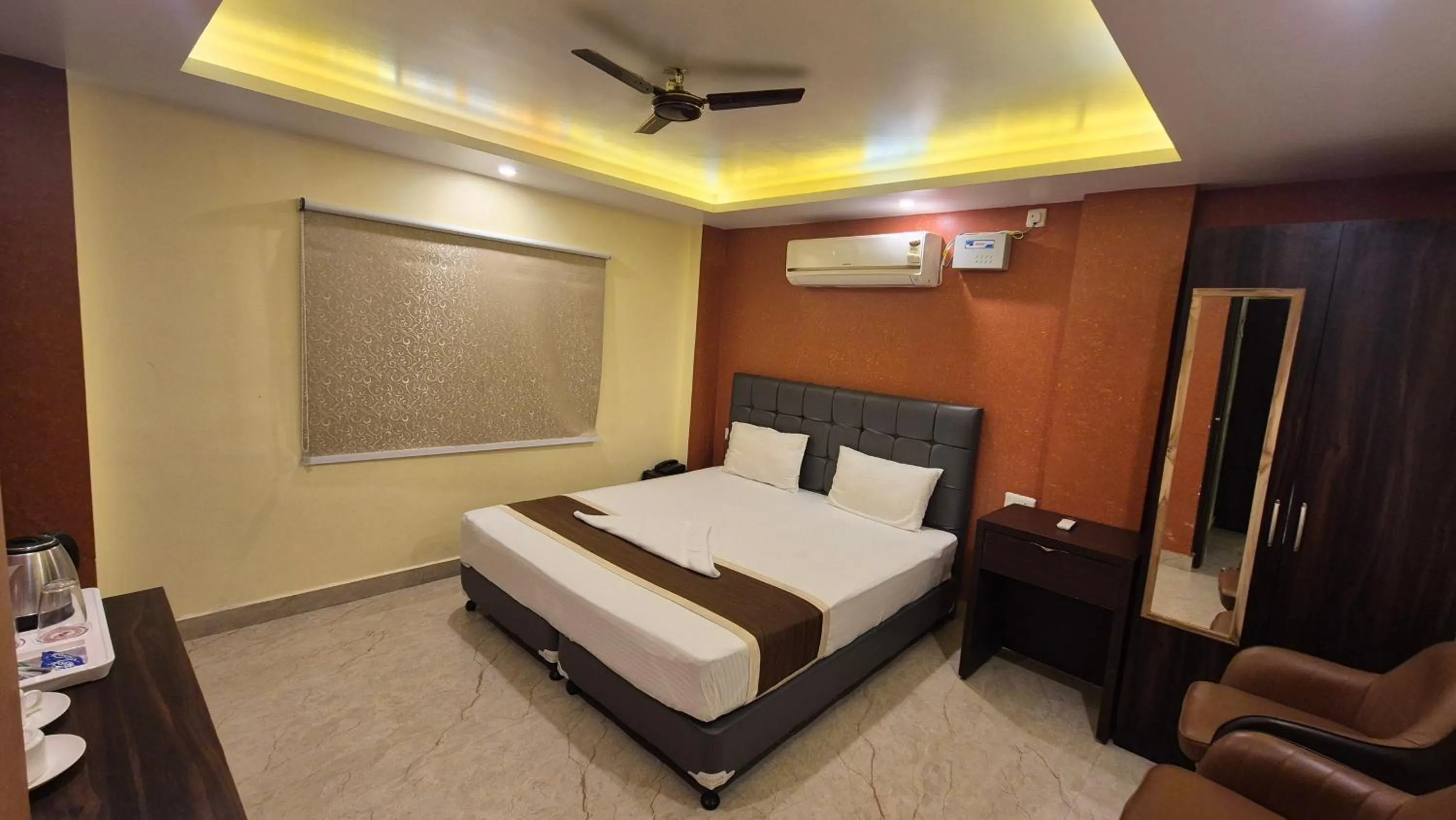 Bed in Royal View Residency