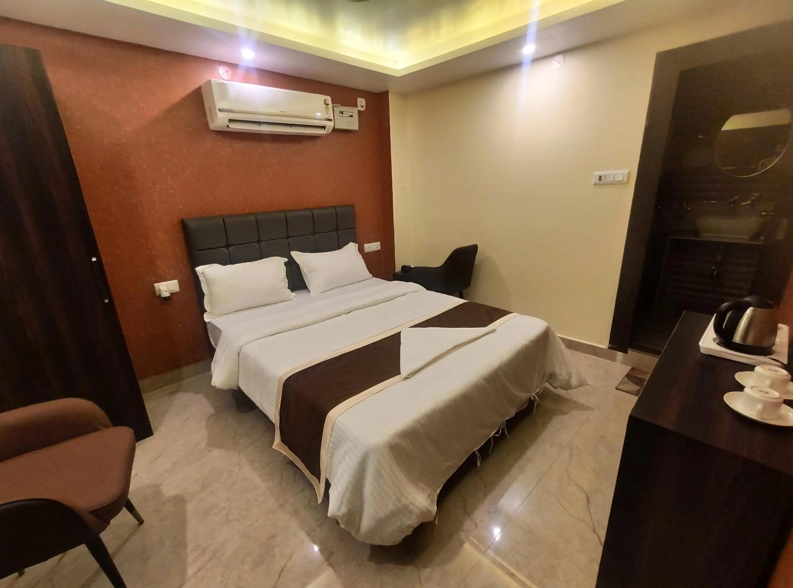 Photo of the whole room, Bed in Royal View Residency