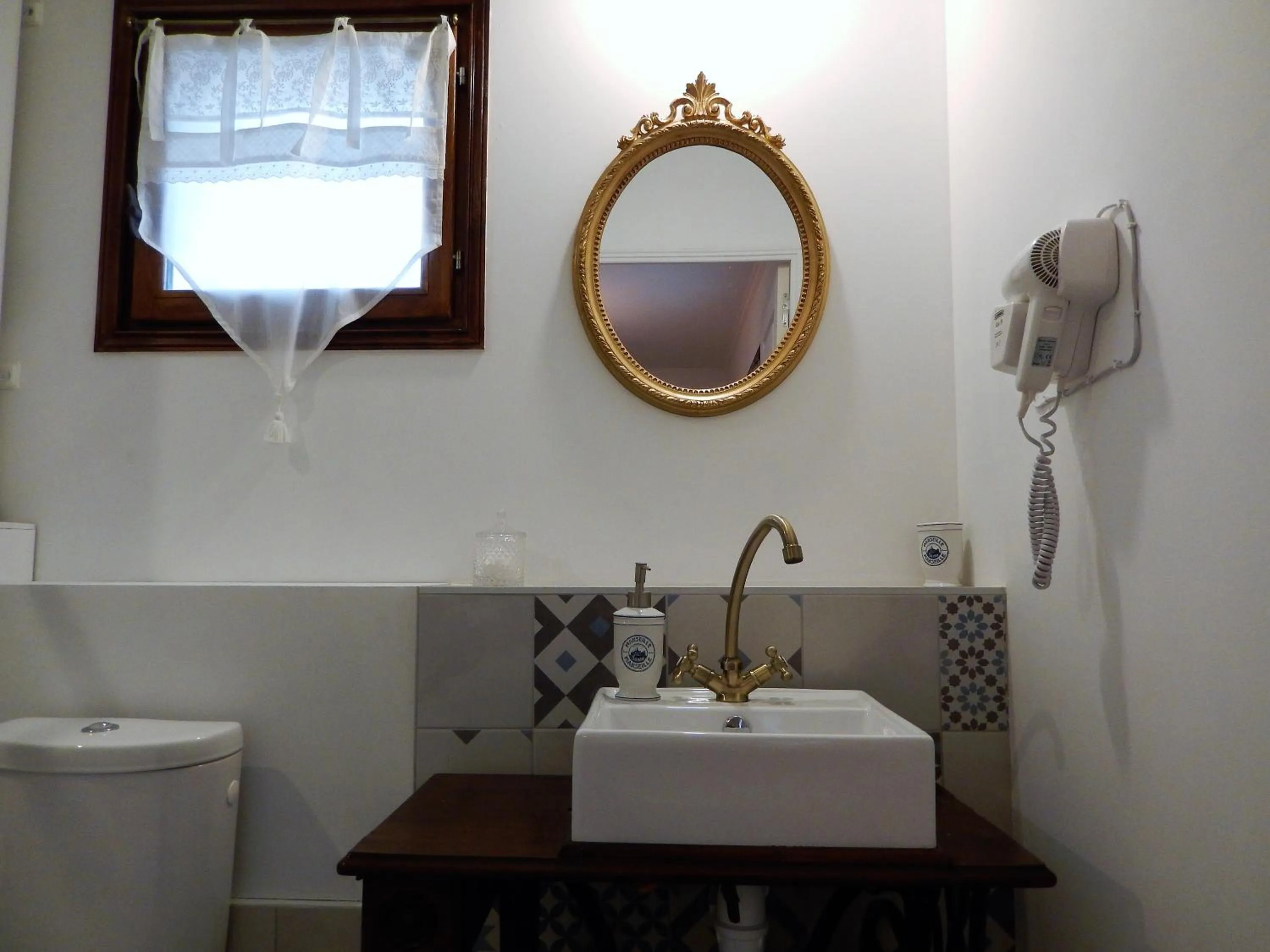 Bathroom in La Cordonnerie de Réau