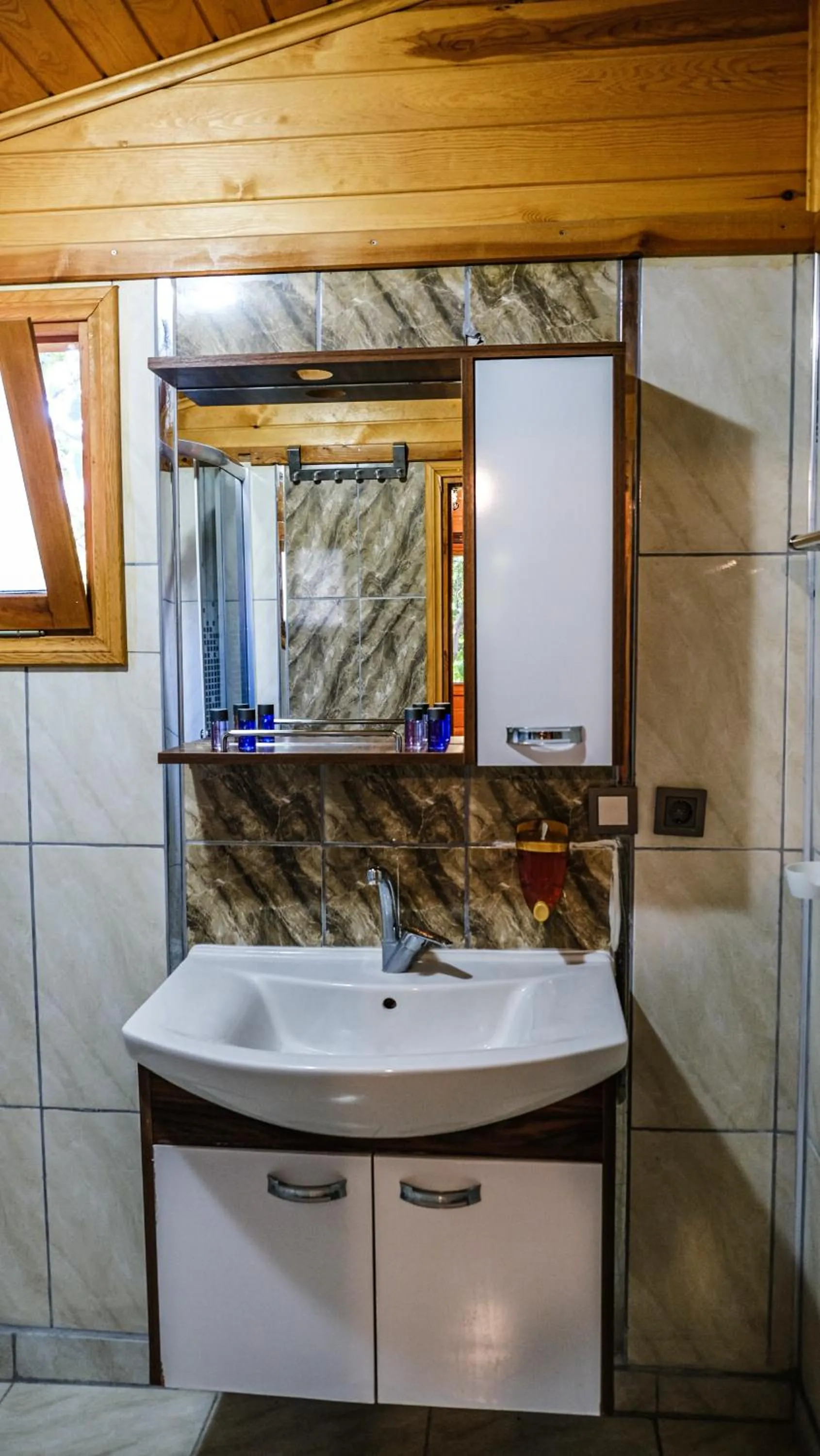 Bathroom in Lemon Garden Lodge
