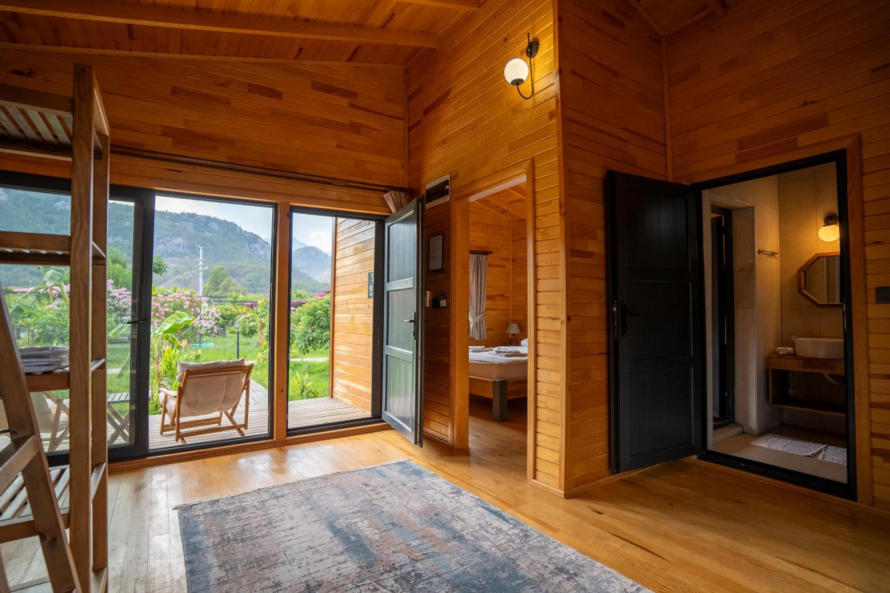 Photo of the whole room in Lemon Garden Lodge