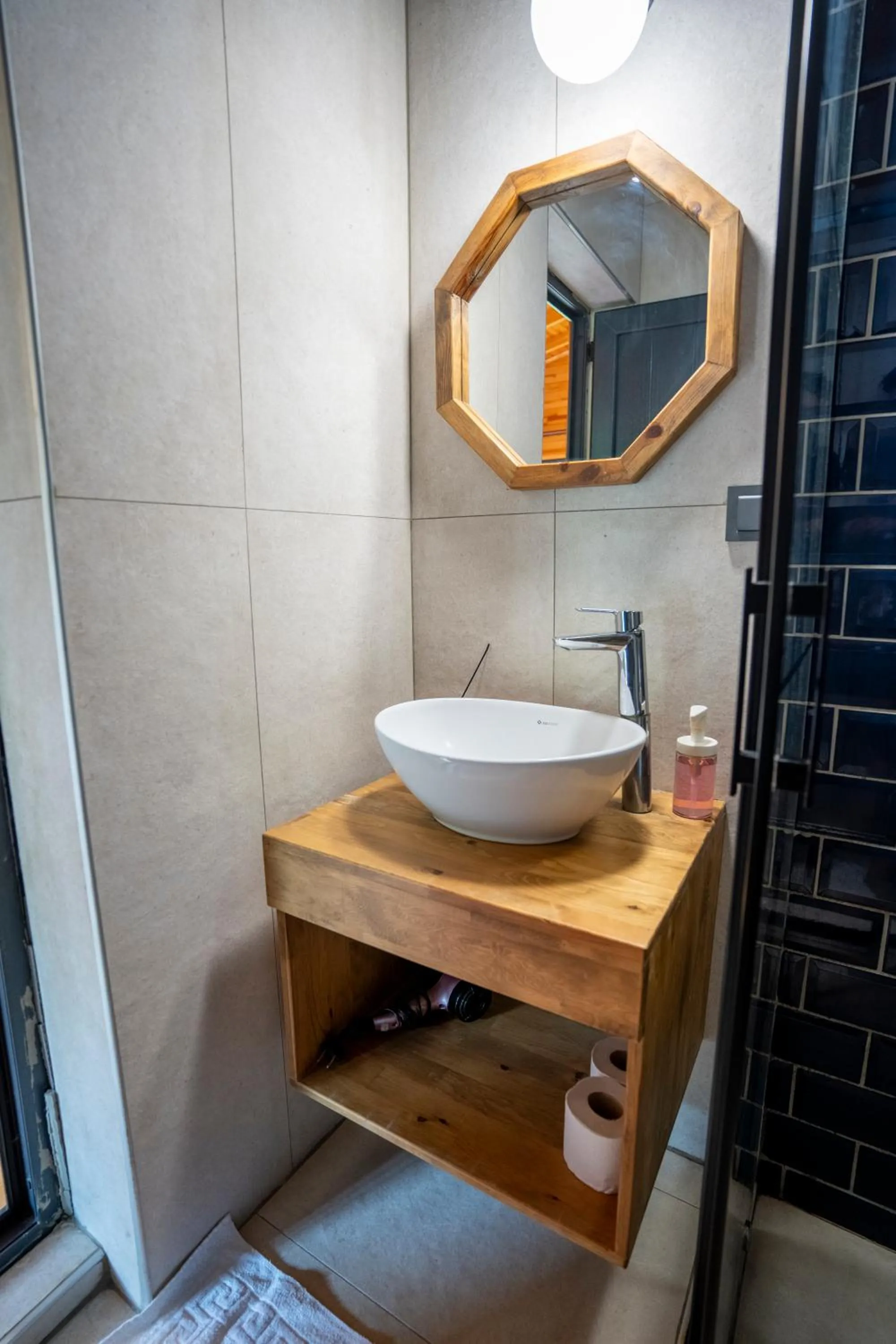 Bathroom in Lemon Garden Lodge