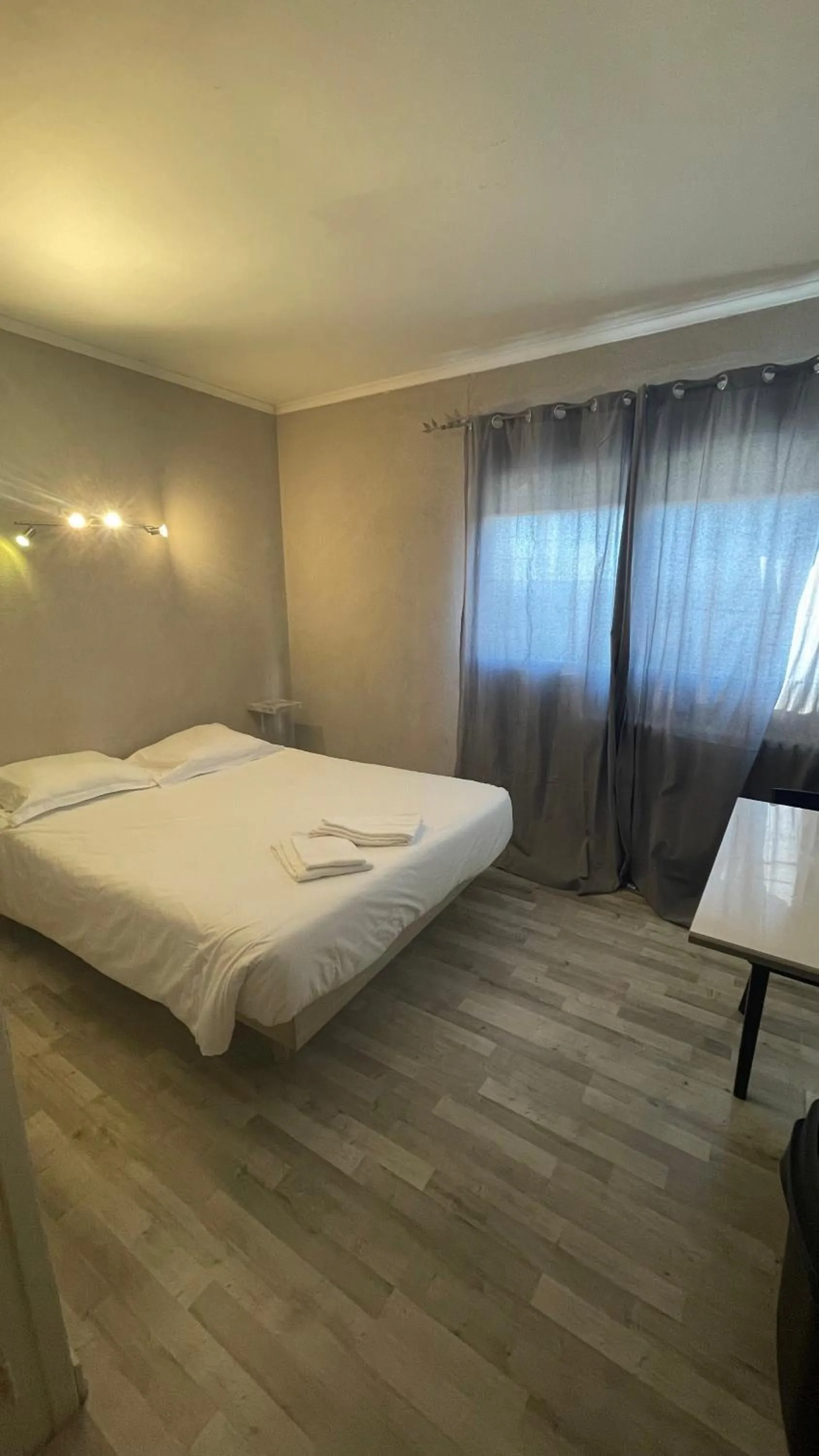 Bed in GOOD NIGHT HÔTEL By L'excess