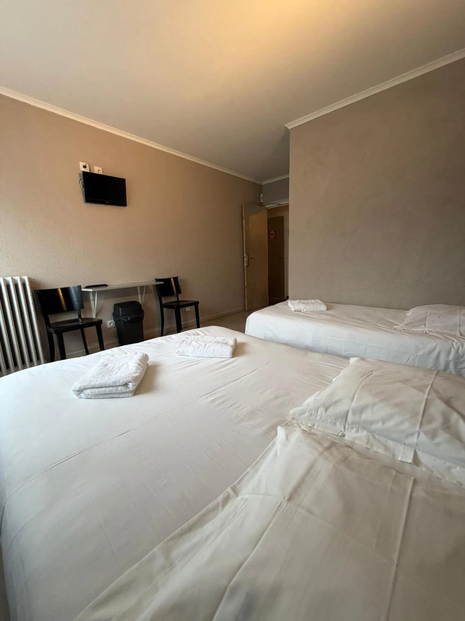 Bed in GOOD NIGHT HÔTEL By L'excess