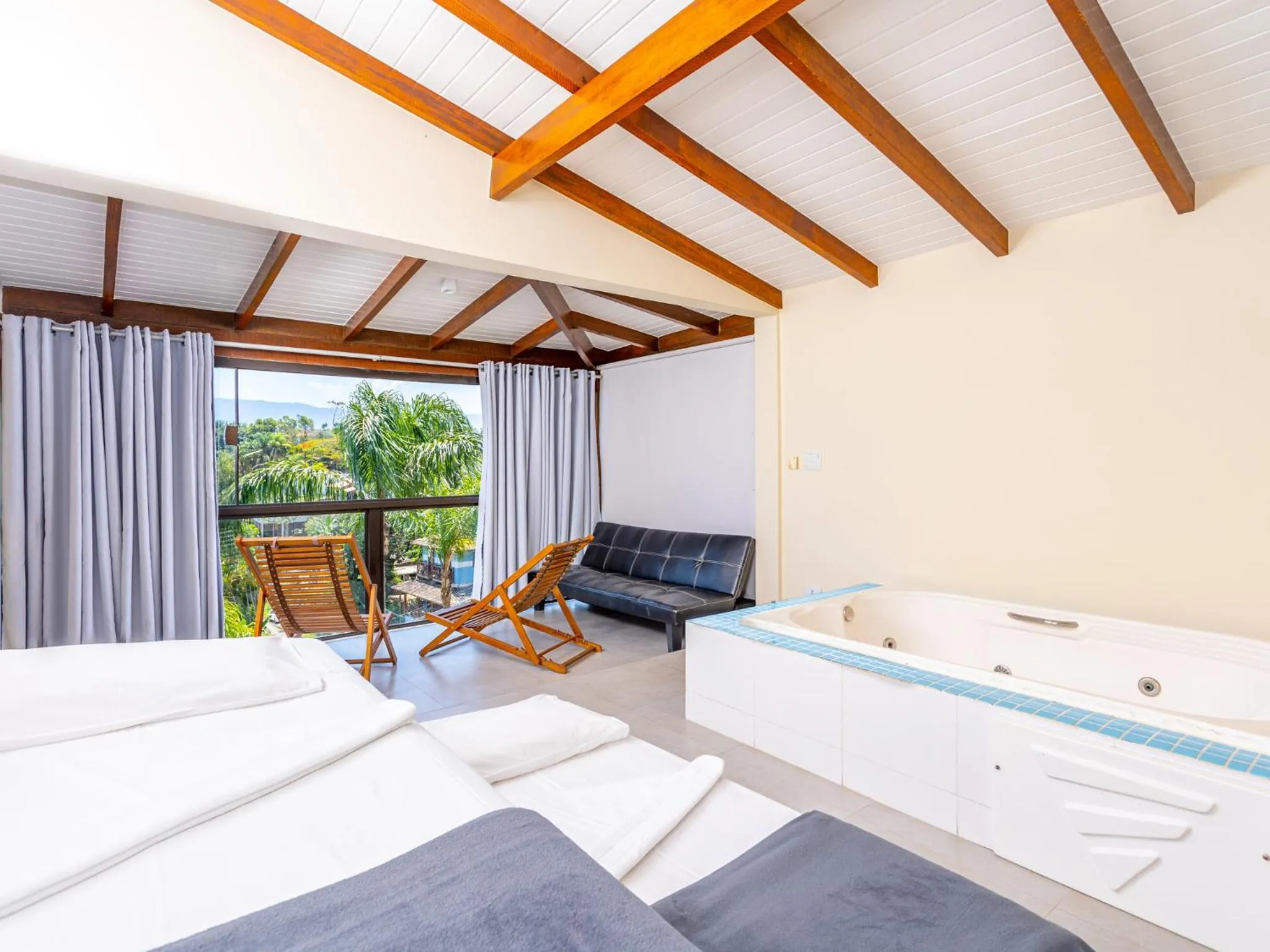 Hot Tub, Bed in Eco Baepi Residence