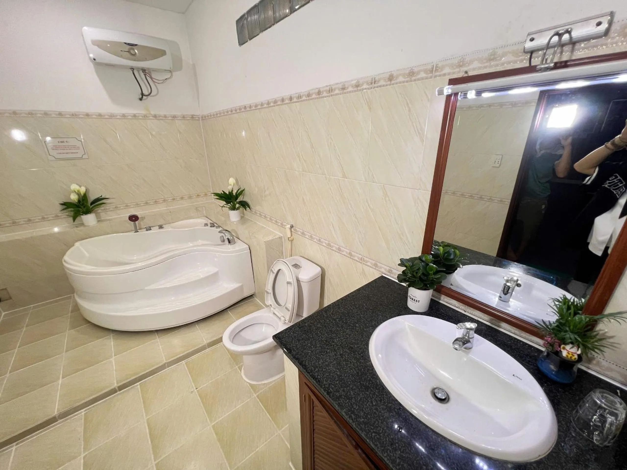 Shower in Phi Long 2 Hotel Thu Dau Mot