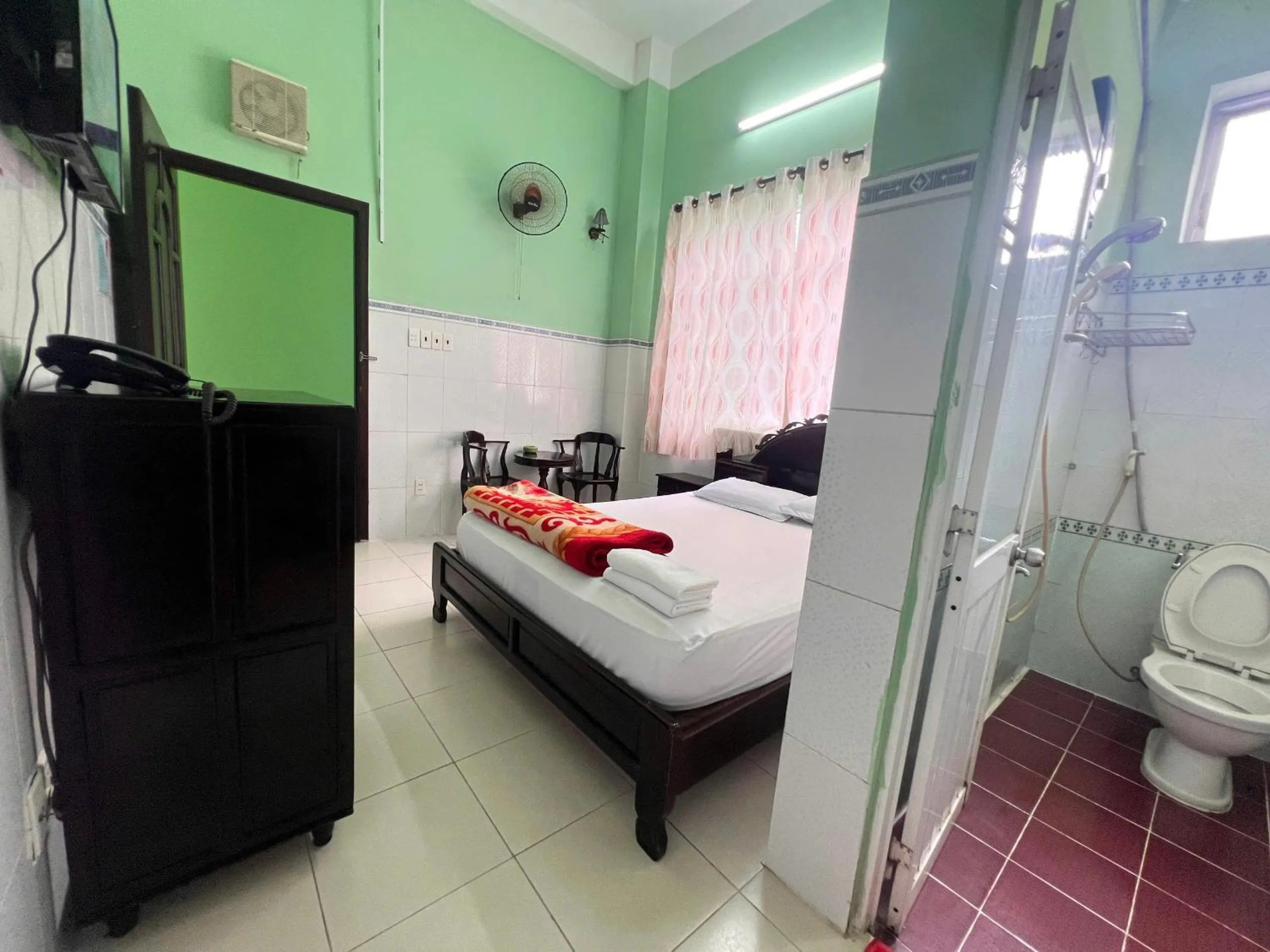 Shower in Phi Long 2 Hotel Thu Dau Mot