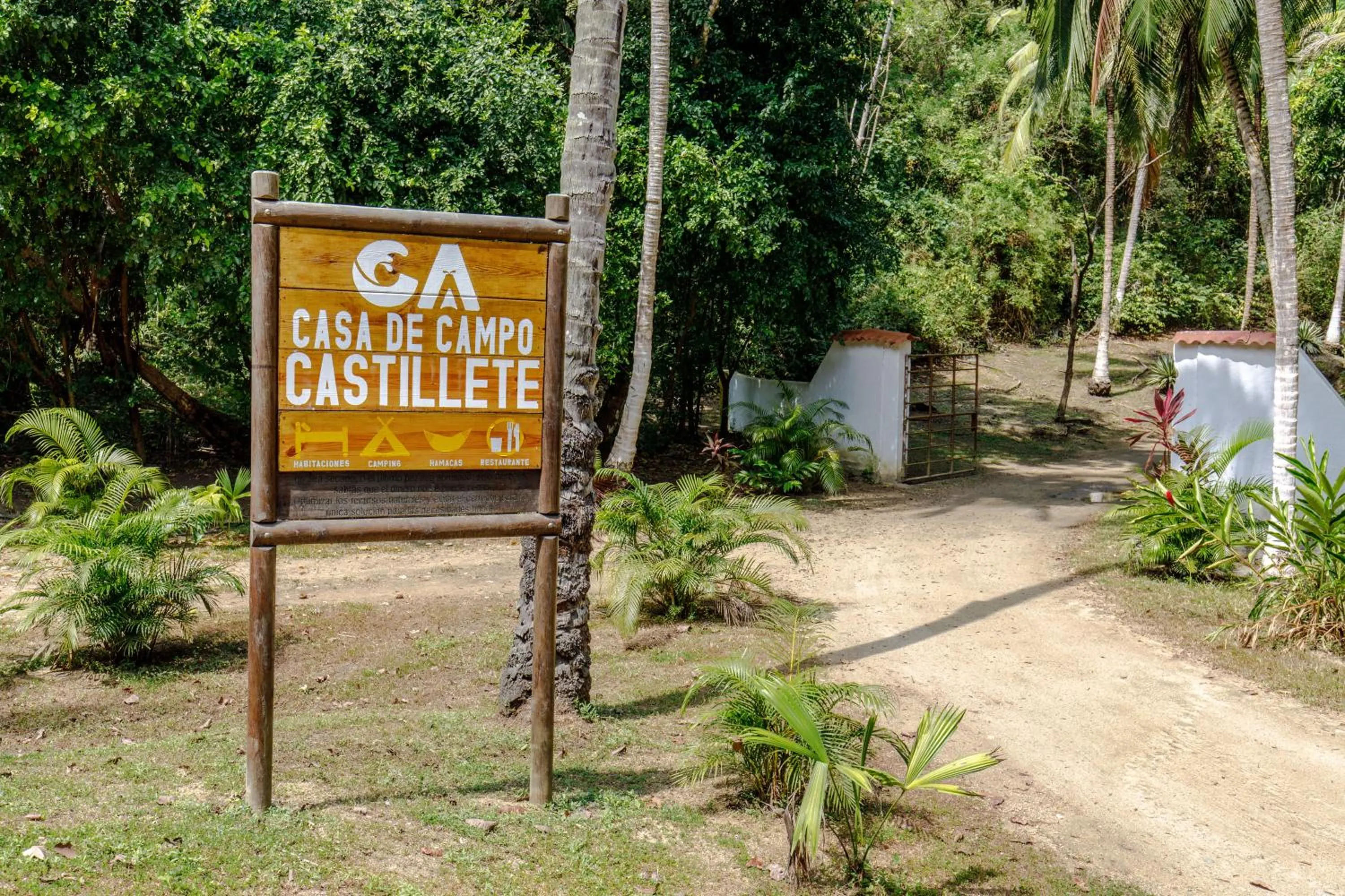 Logo/Certificate/Sign in CASA DE CAMPO CASTILLETE dentro del PARQUE TAYRONA