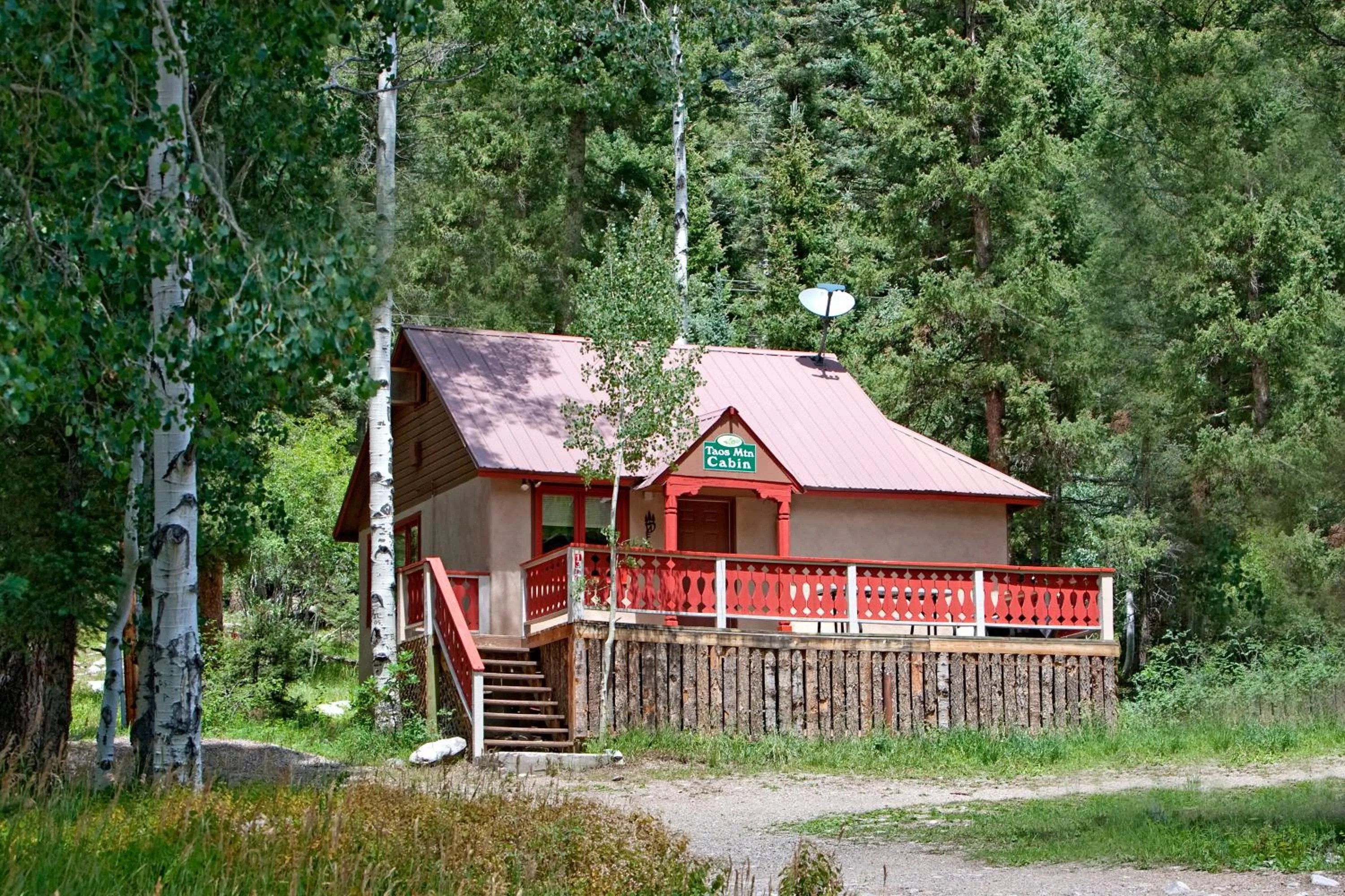 Property building in Cottam's Lodge by Alpine Village Suites