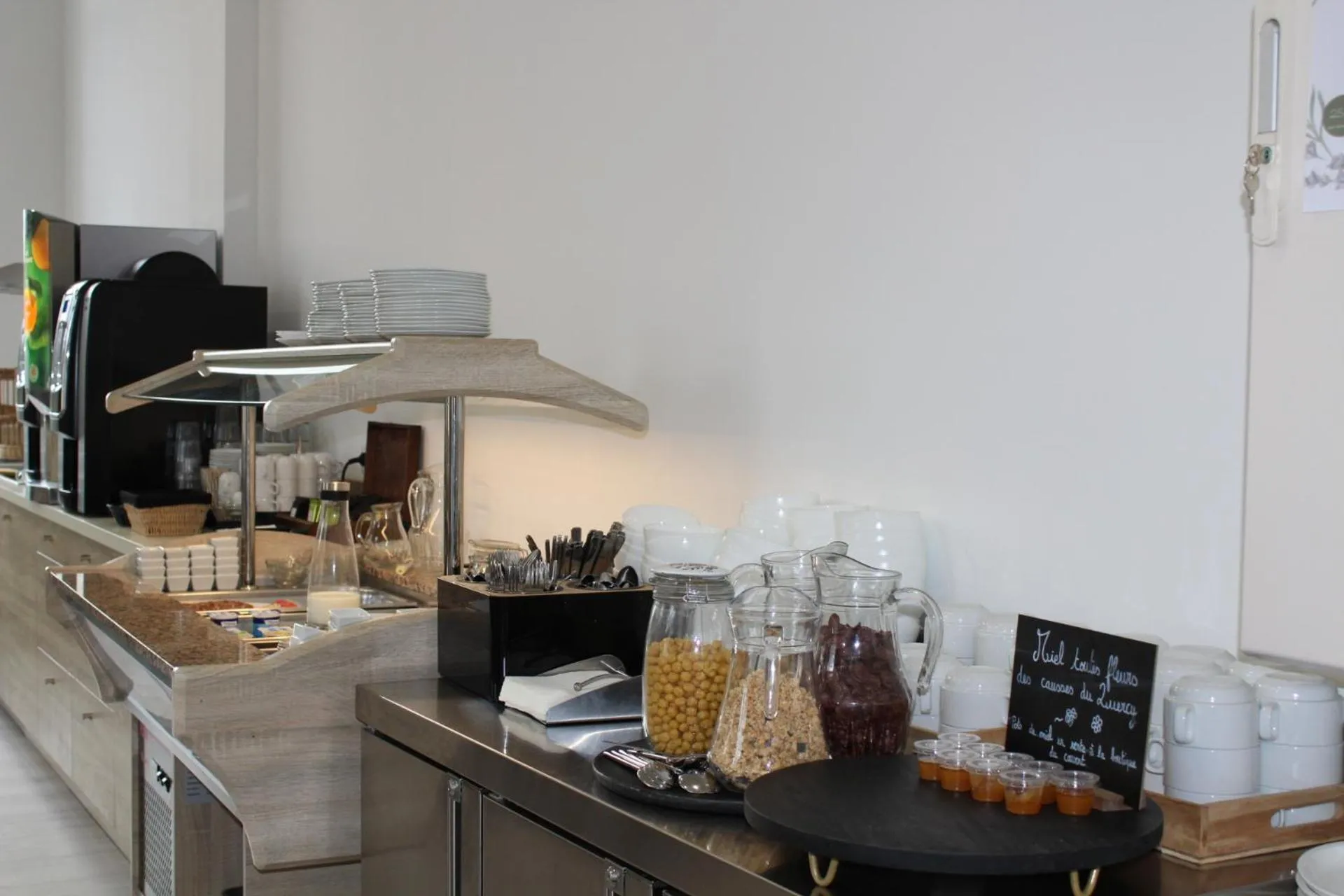 Buffet breakfast in Le grand couvent de Gramat