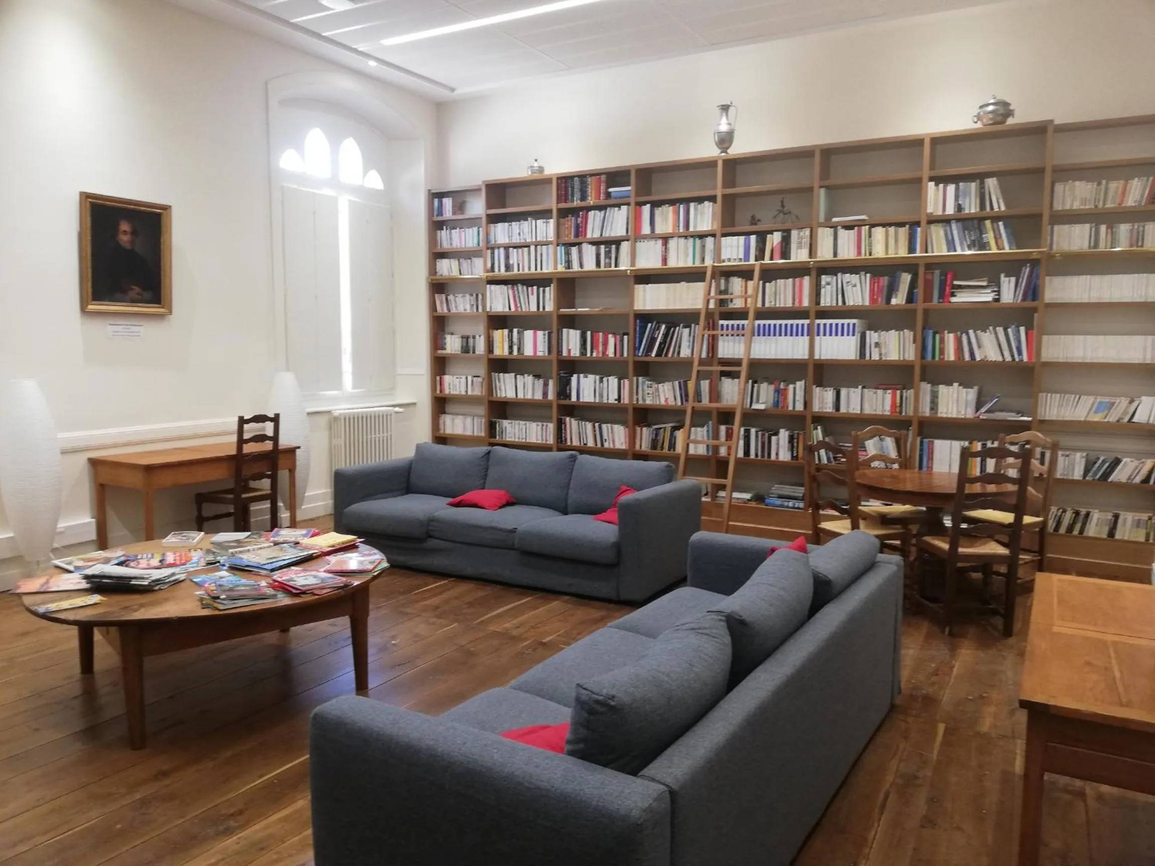 Library in Le grand couvent de Gramat
