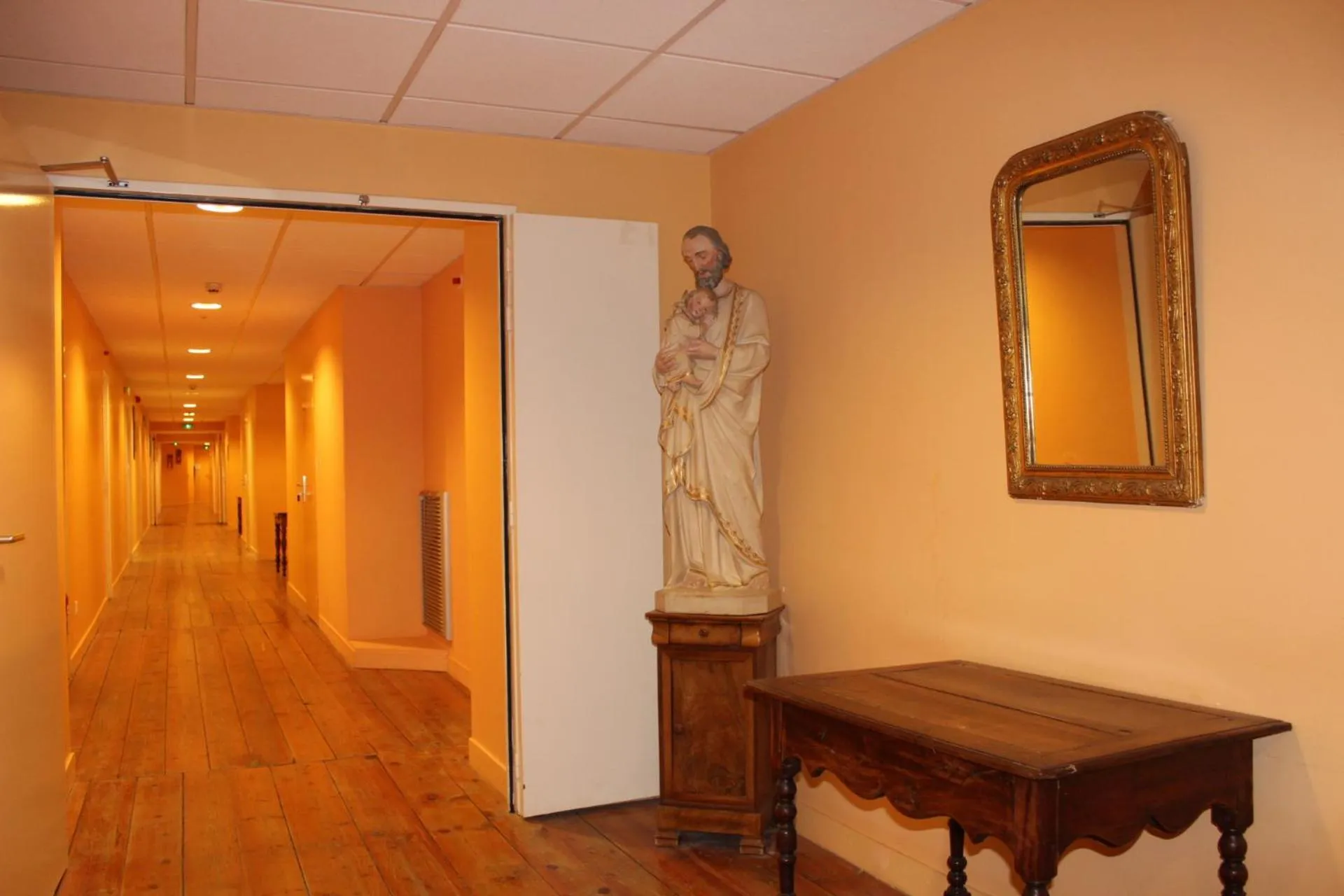 Lobby or reception in Le grand couvent de Gramat