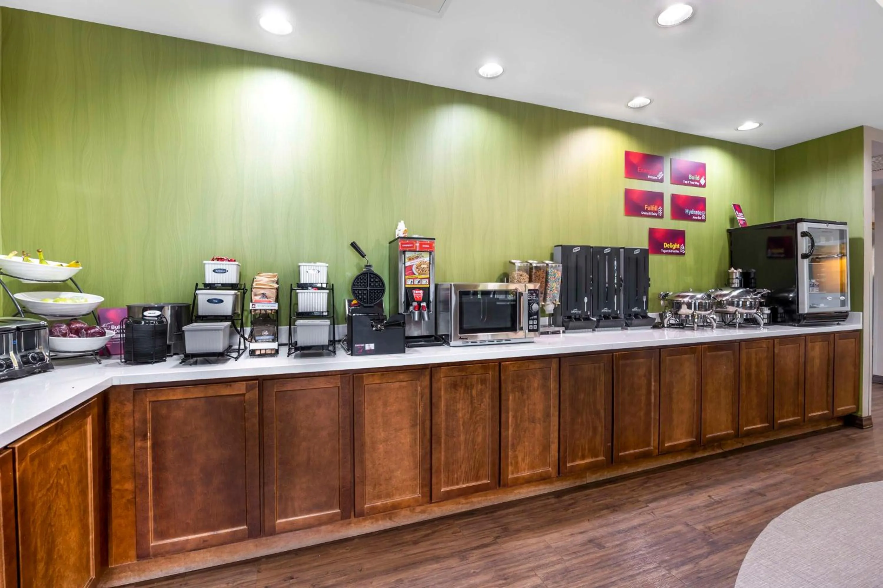 Breakfast in Best Western Plus Patterson Park Inn