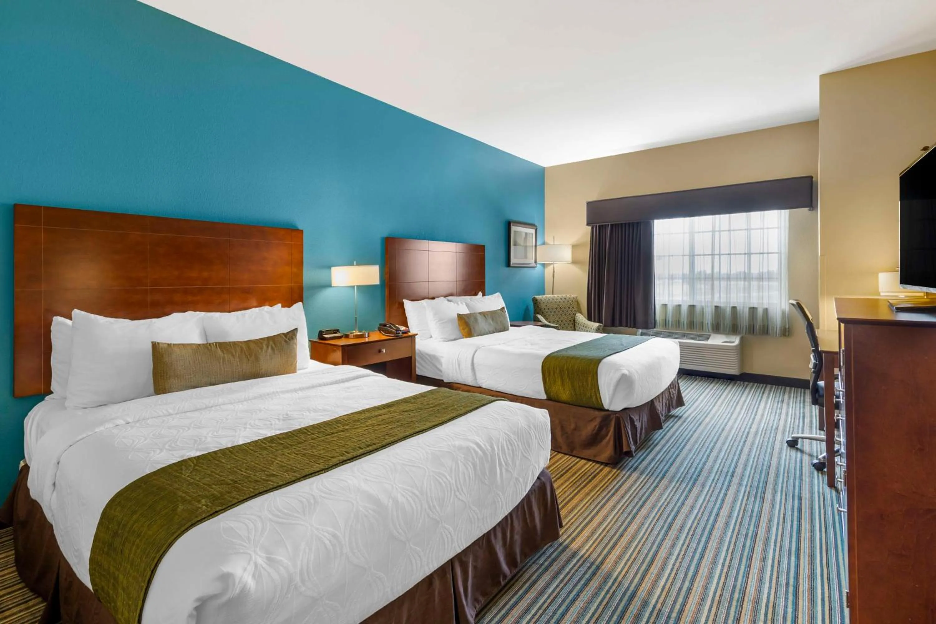 Bedroom, Bed in Best Western Plus Patterson Park Inn