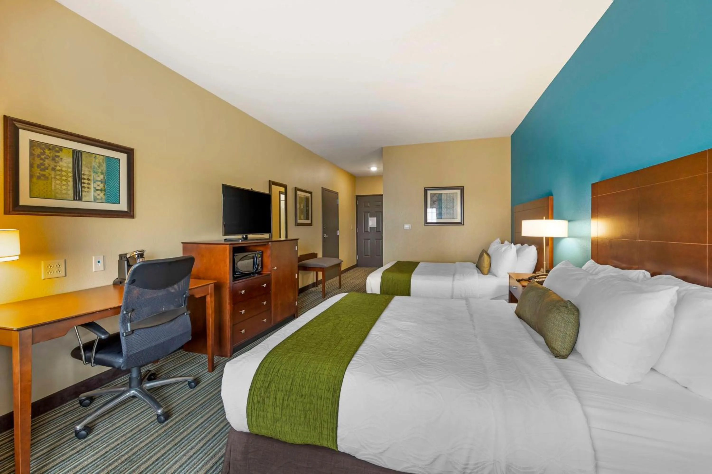 Bedroom, Bed in Best Western Plus Patterson Park Inn