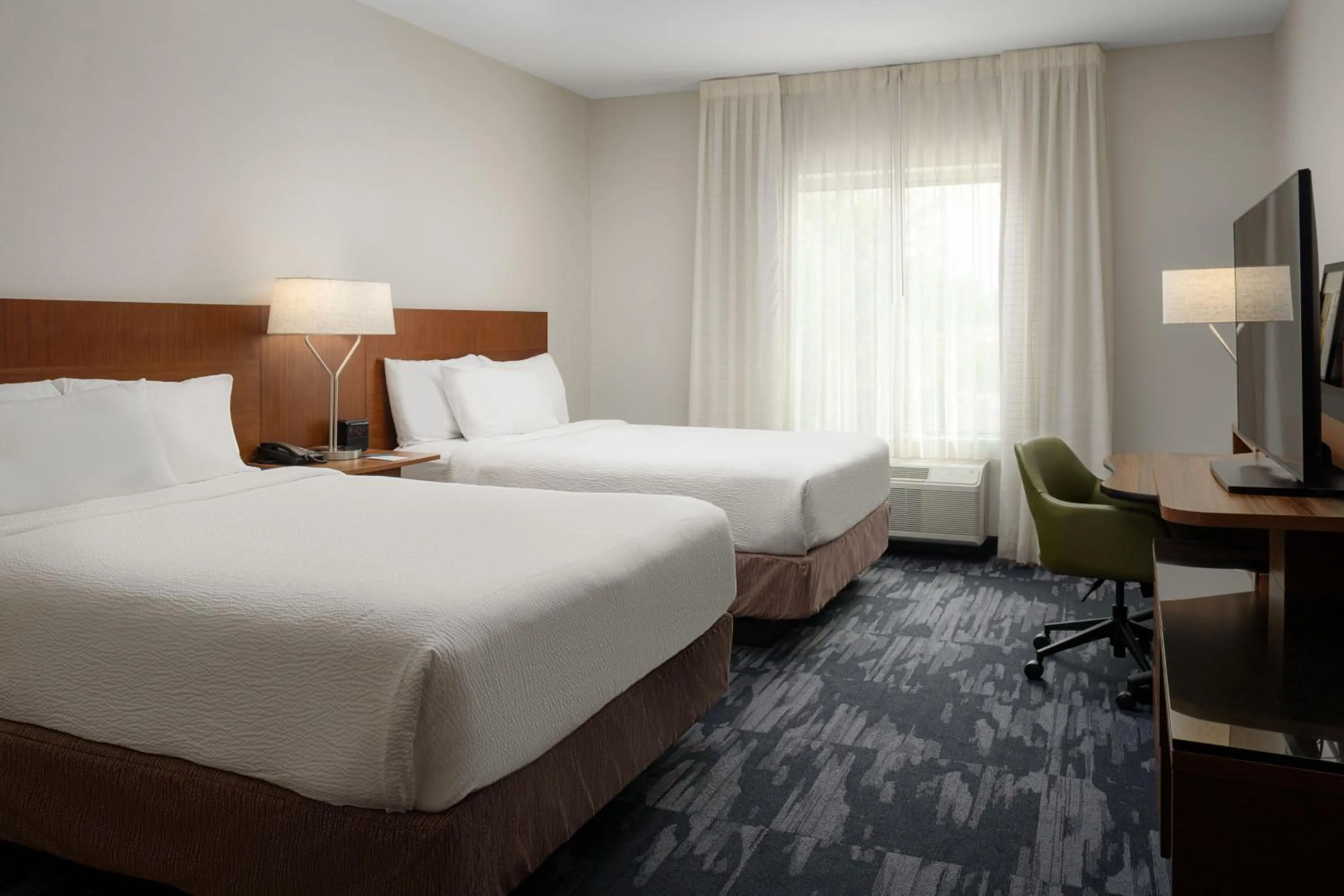 Photo of the whole room, Bed in Fairfield Inn & Suites by Marriott Columbia
