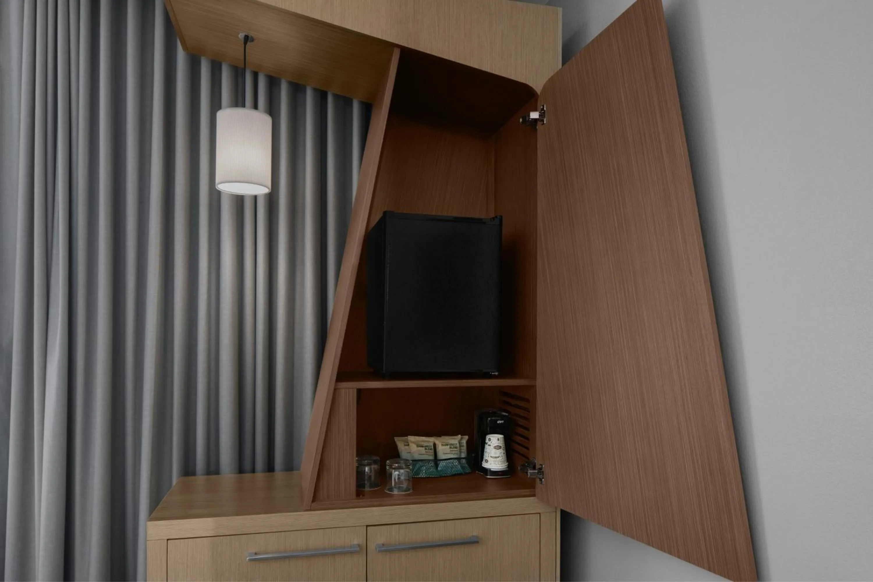 Photo of the whole room in Courtyard by Marriott Charleston Summerville