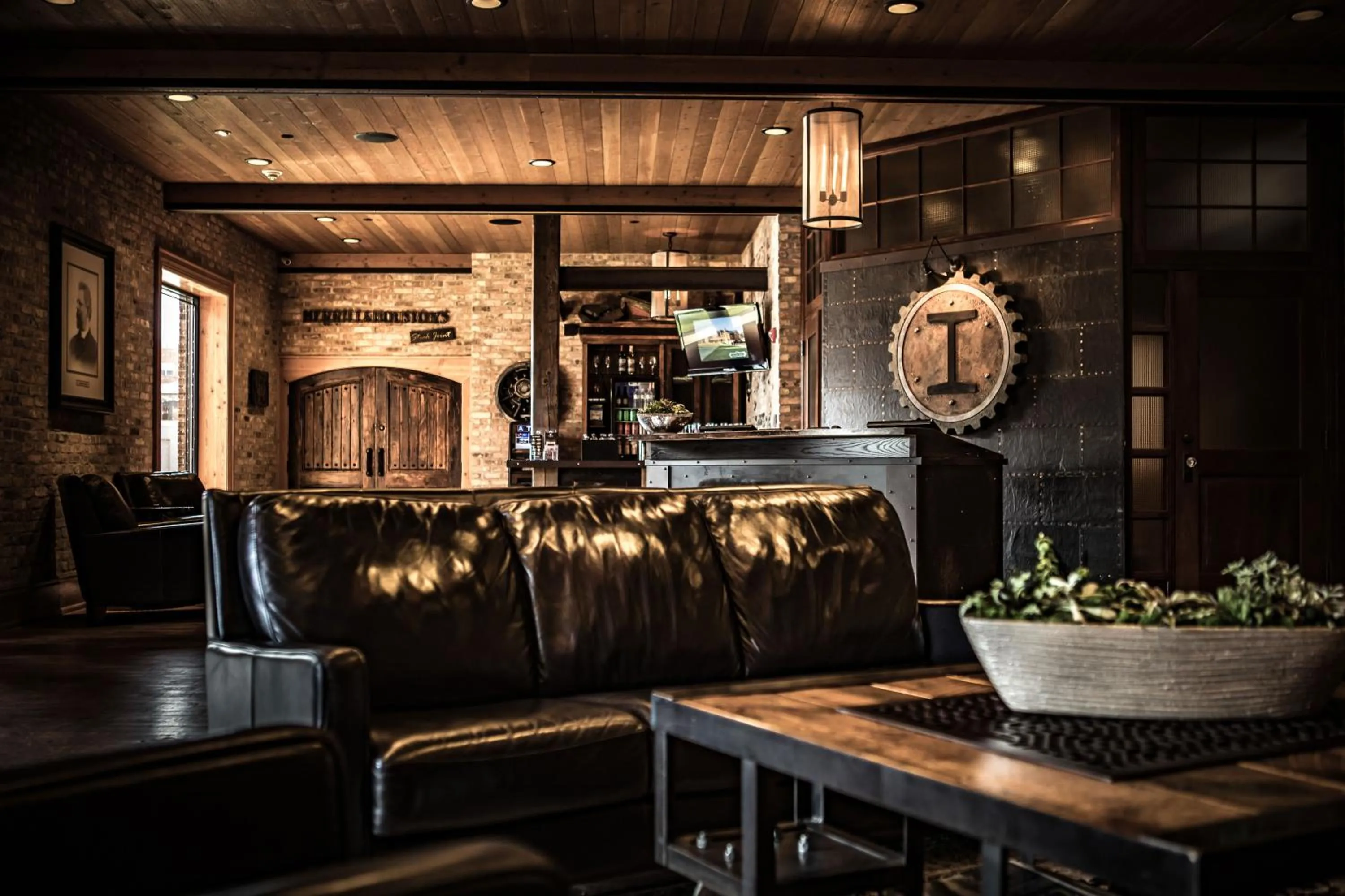 Restaurant/places to eat in Ironworks Hotel