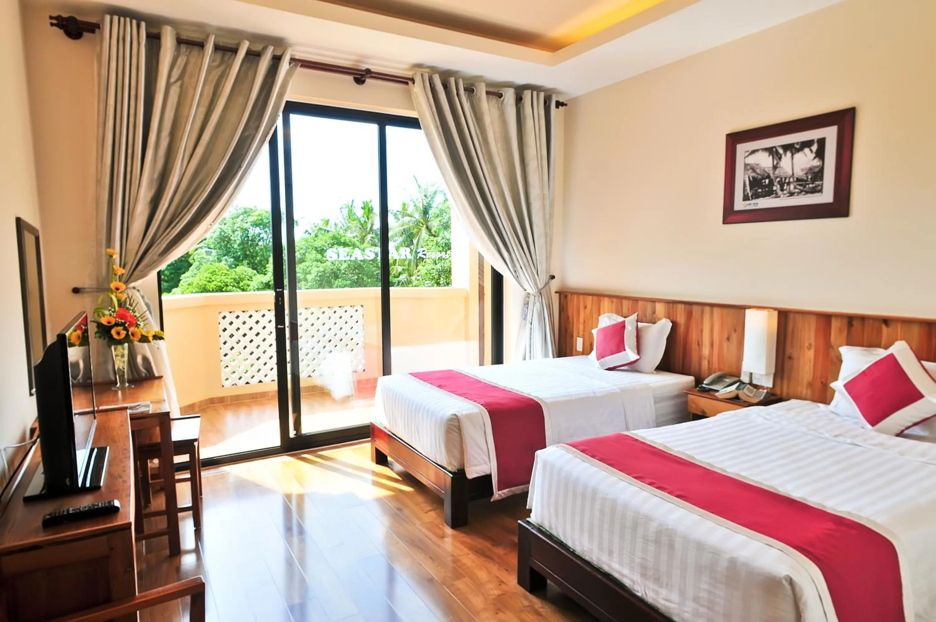 Photo of the whole room, Bed in Sea Star Resort