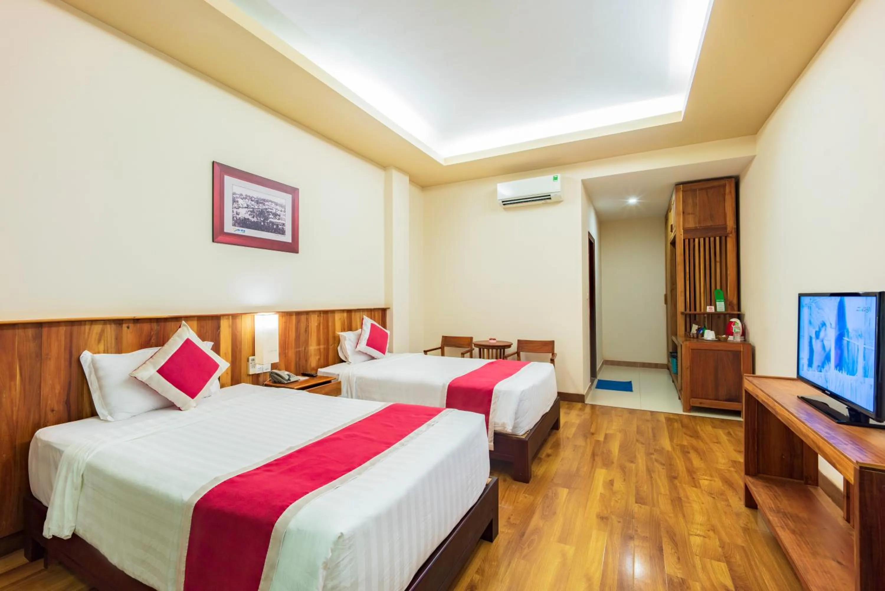 Photo of the whole room, Bed in Sea Star Resort