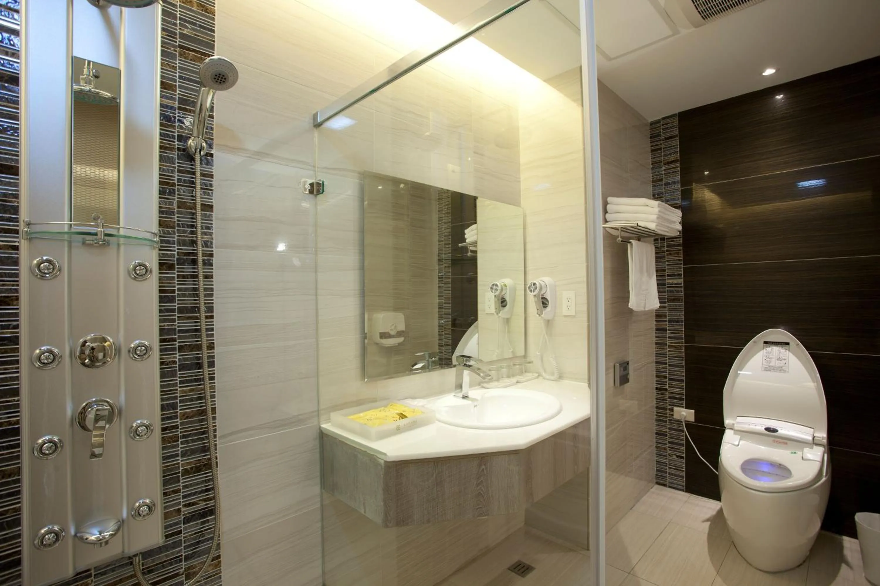 Bathroom in Renyi Lake Hotel