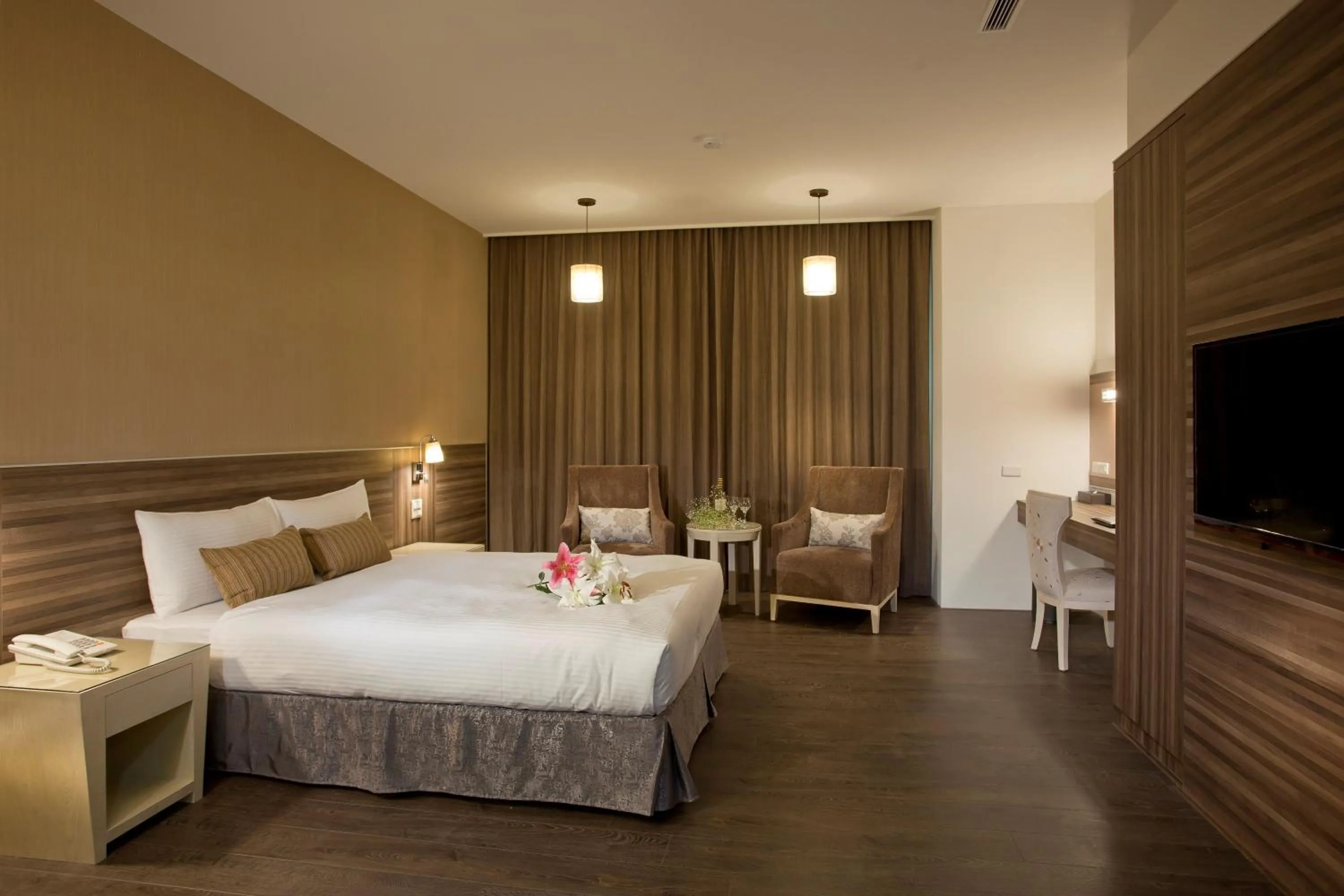 Photo of the whole room, Bed in Renyi Lake Hotel