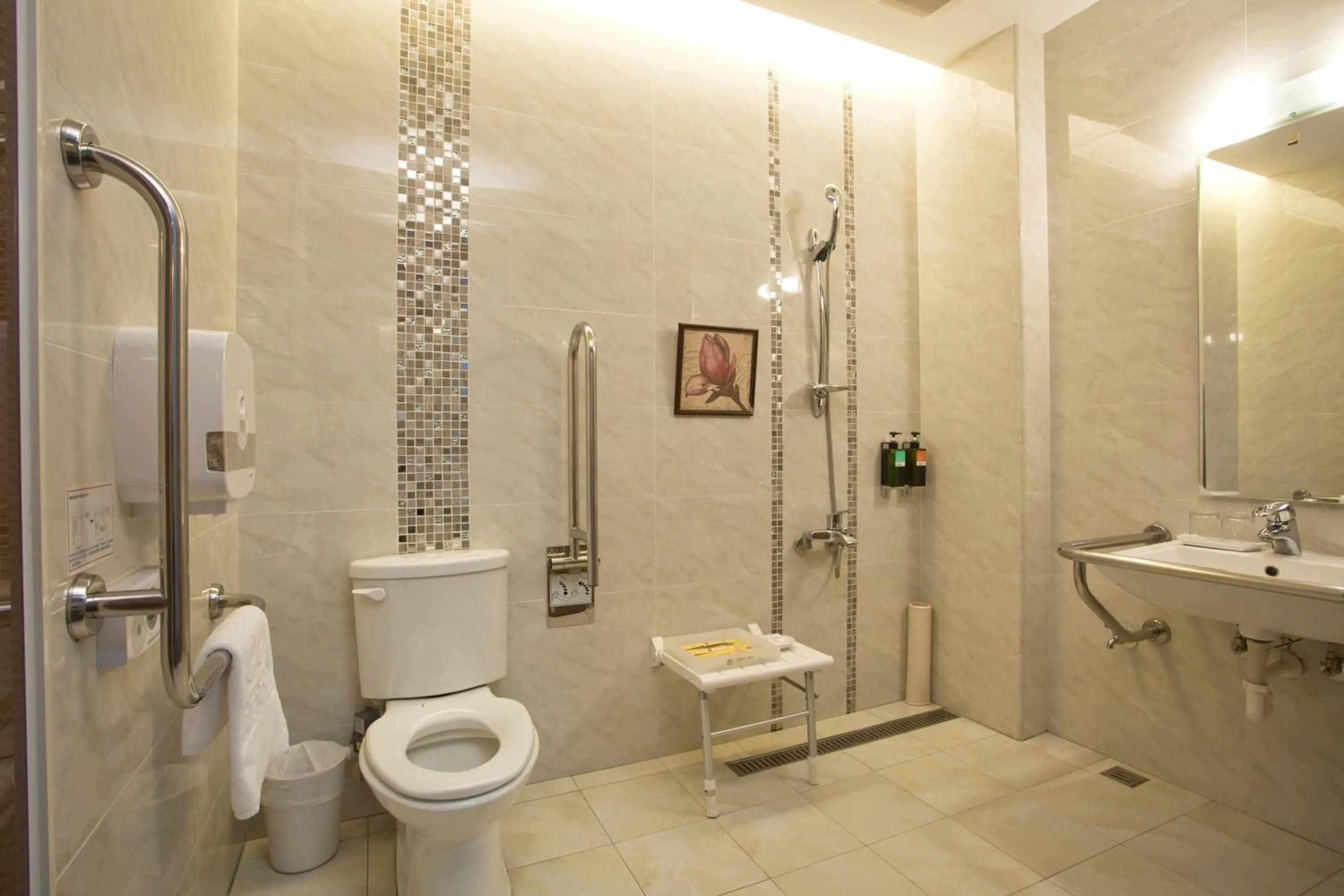 Bathroom in Renyi Lake Hotel