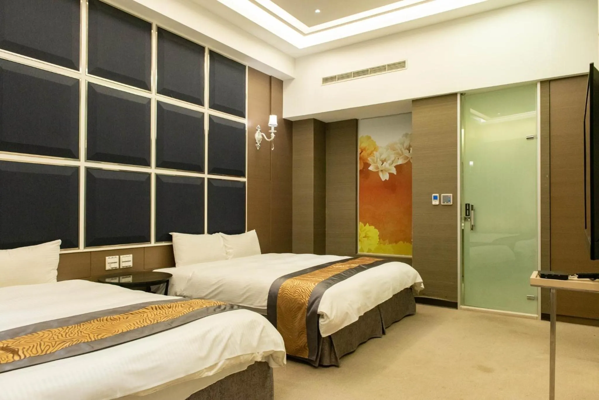 Bed in Renyi Lake Hotel