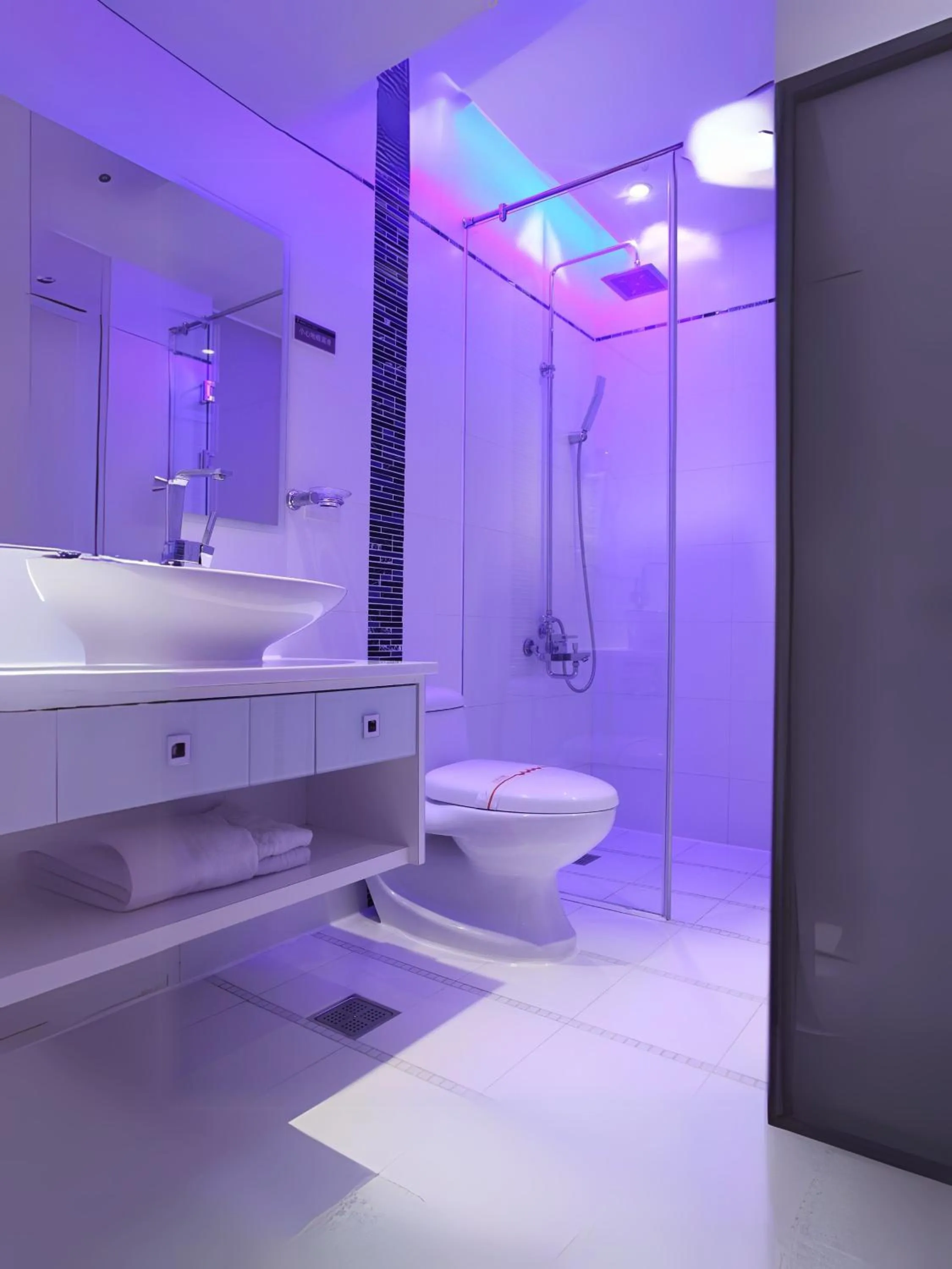 Shower in Hsiangkelira Hotel