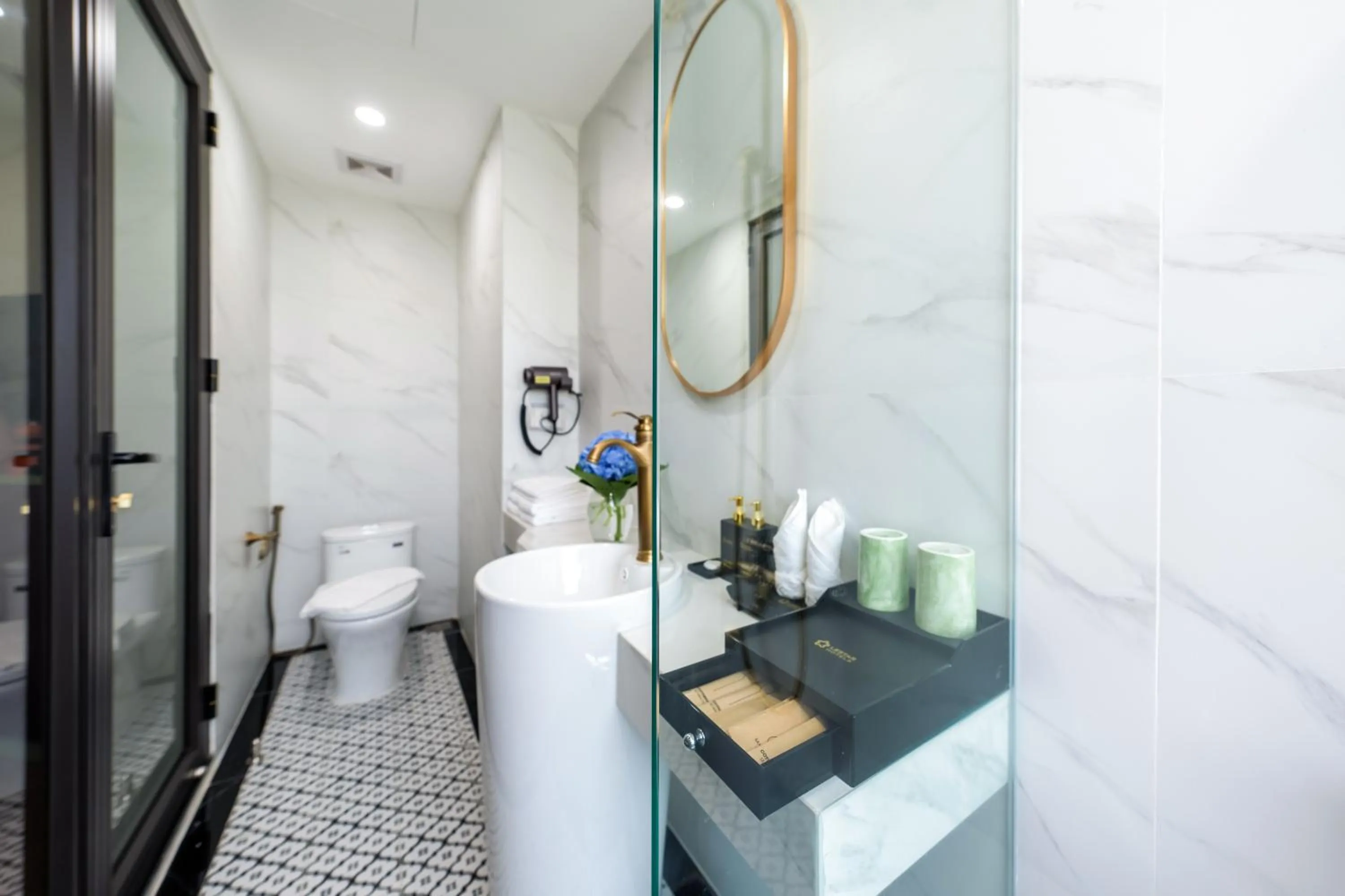 Bathroom in Lestar Hotel Hanoi