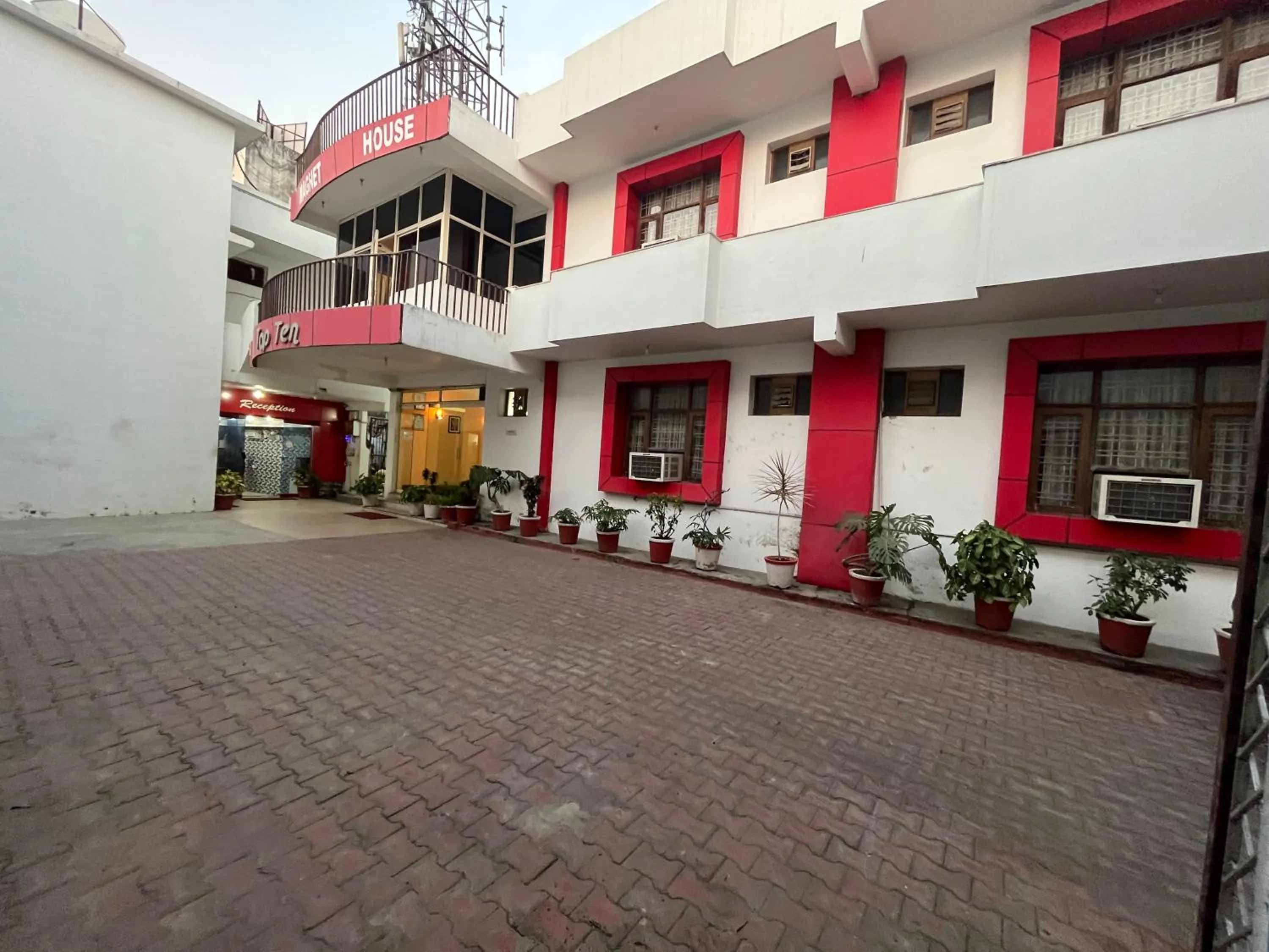 Property building in Hotel Magnet House