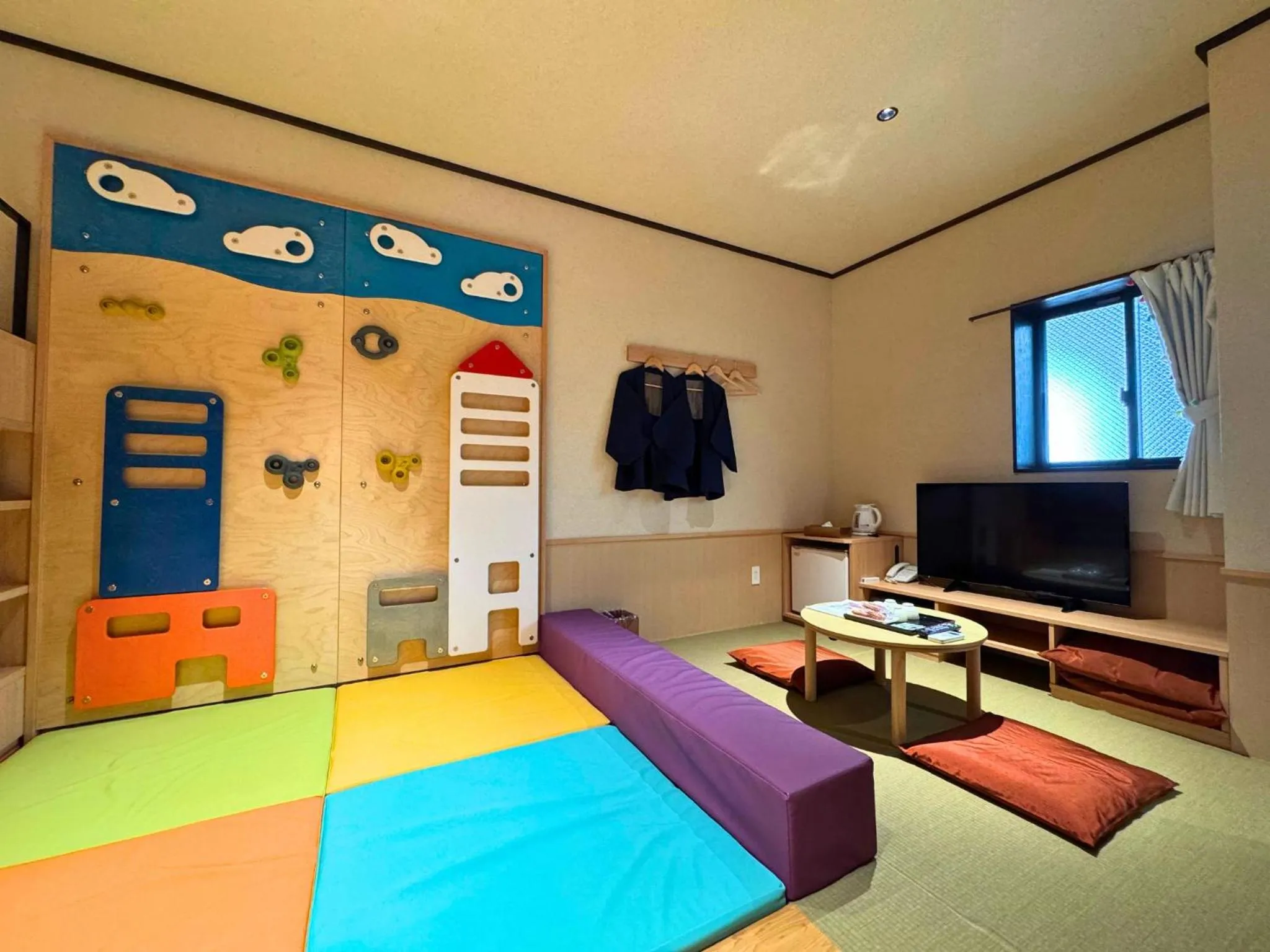 Photo of the whole room, Bed in Sengokuhara Shinanoki Ichinoyu