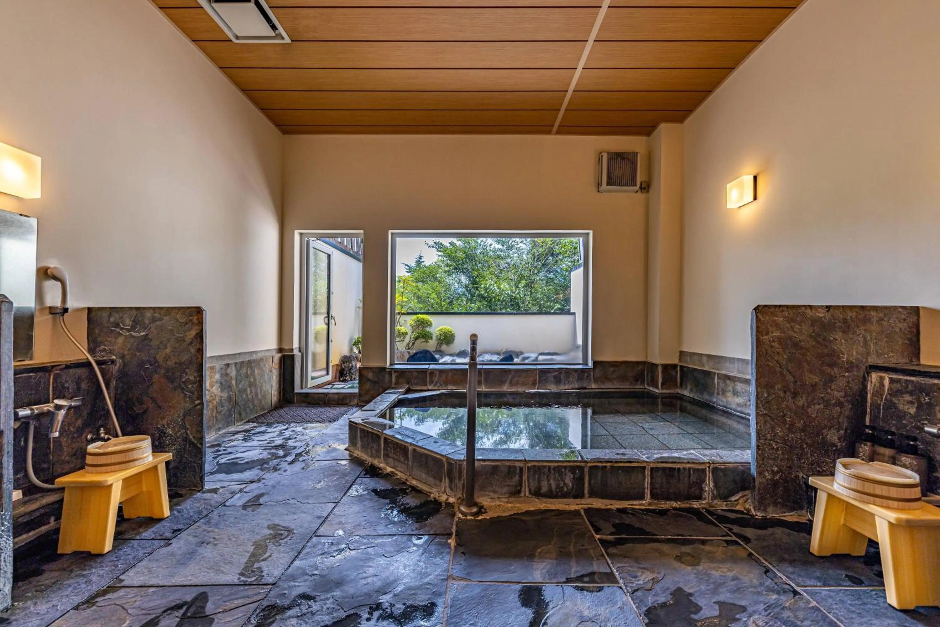 Public Bath in Sengokuhara Shinanoki Ichinoyu