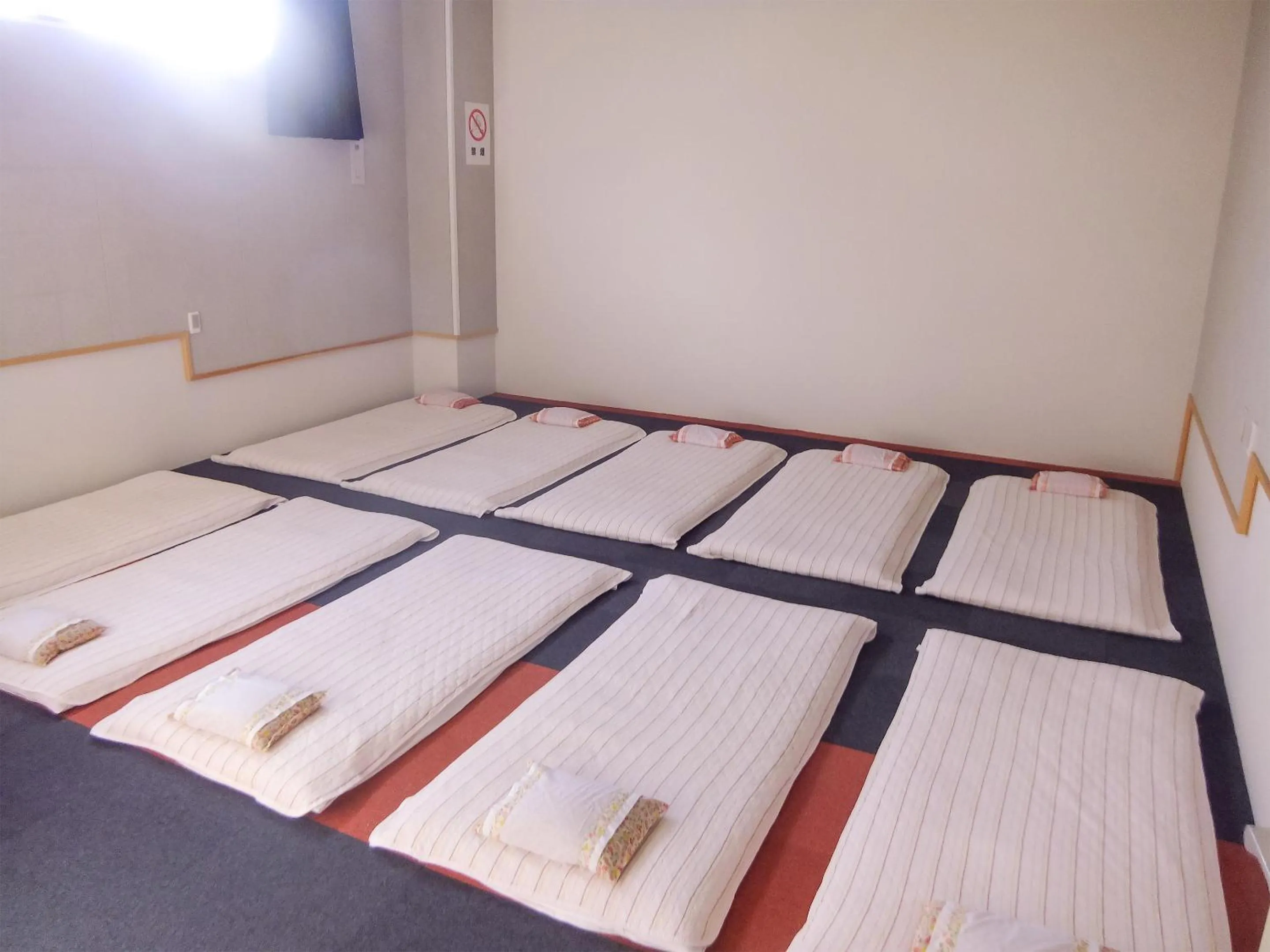 Photo of the whole room, Bed in Natural Onsen Hostel Hidamari no Yu
