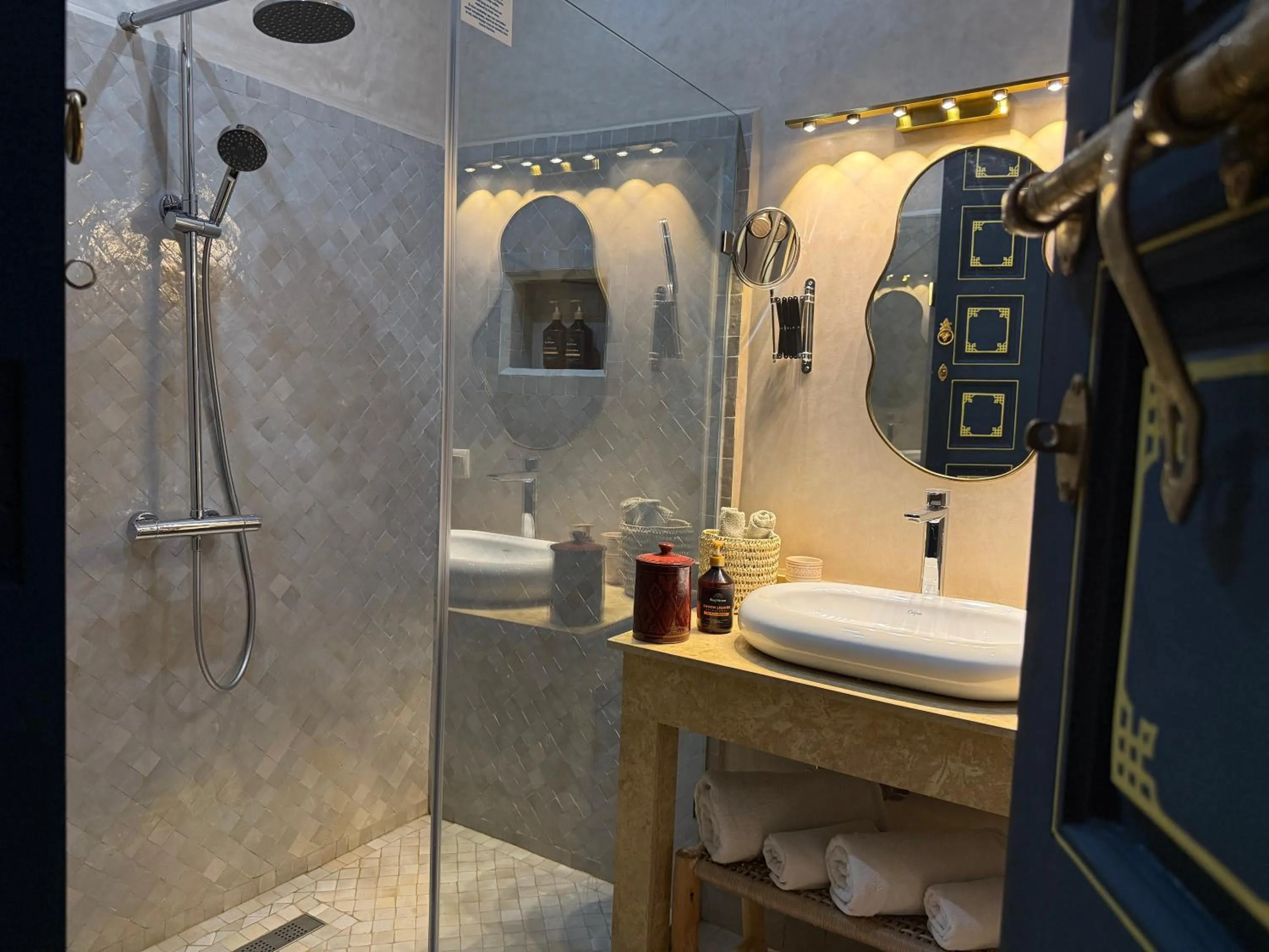 Bathroom in Riad Atrium & Spa