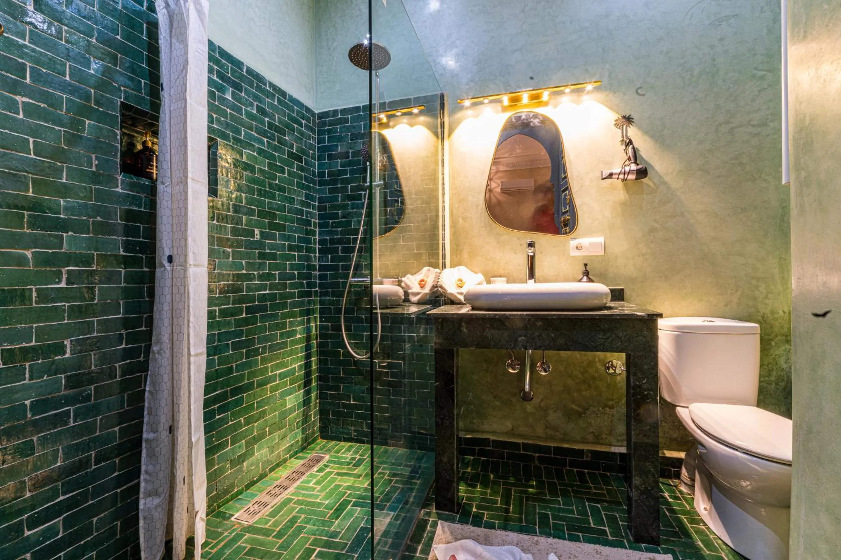 Bathroom in Riad Atrium & Spa