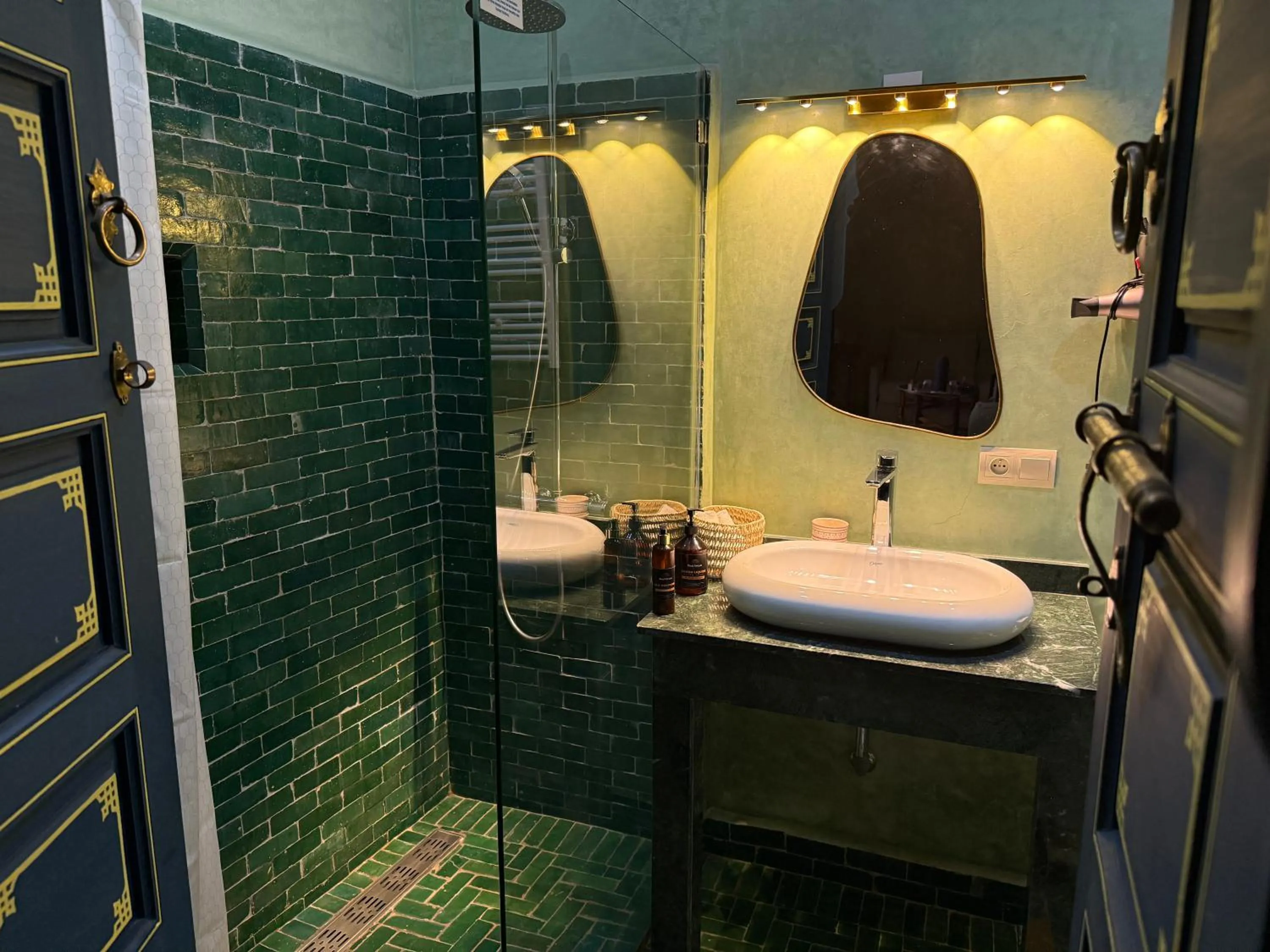 Bathroom in Riad Atrium & Spa