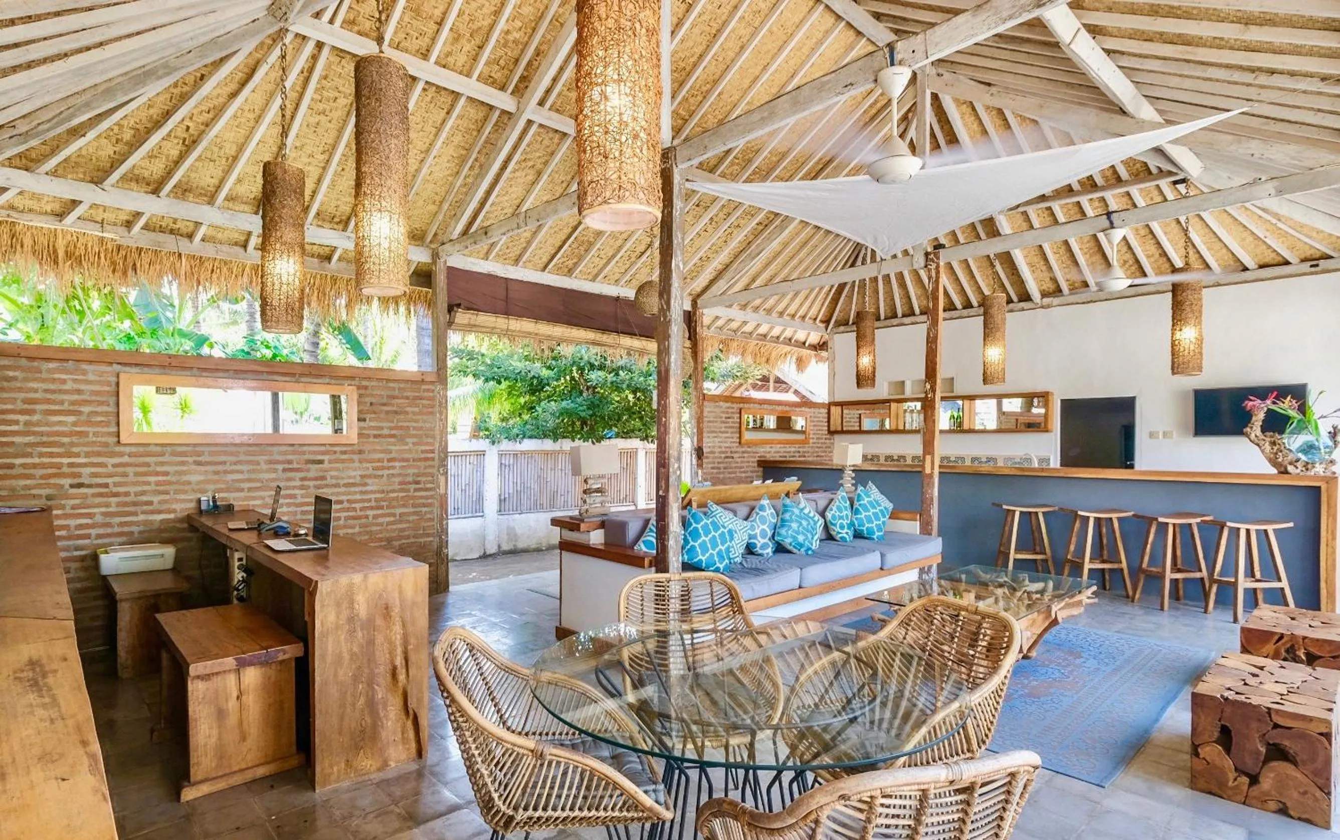 Facade/entrance in L'Archipel