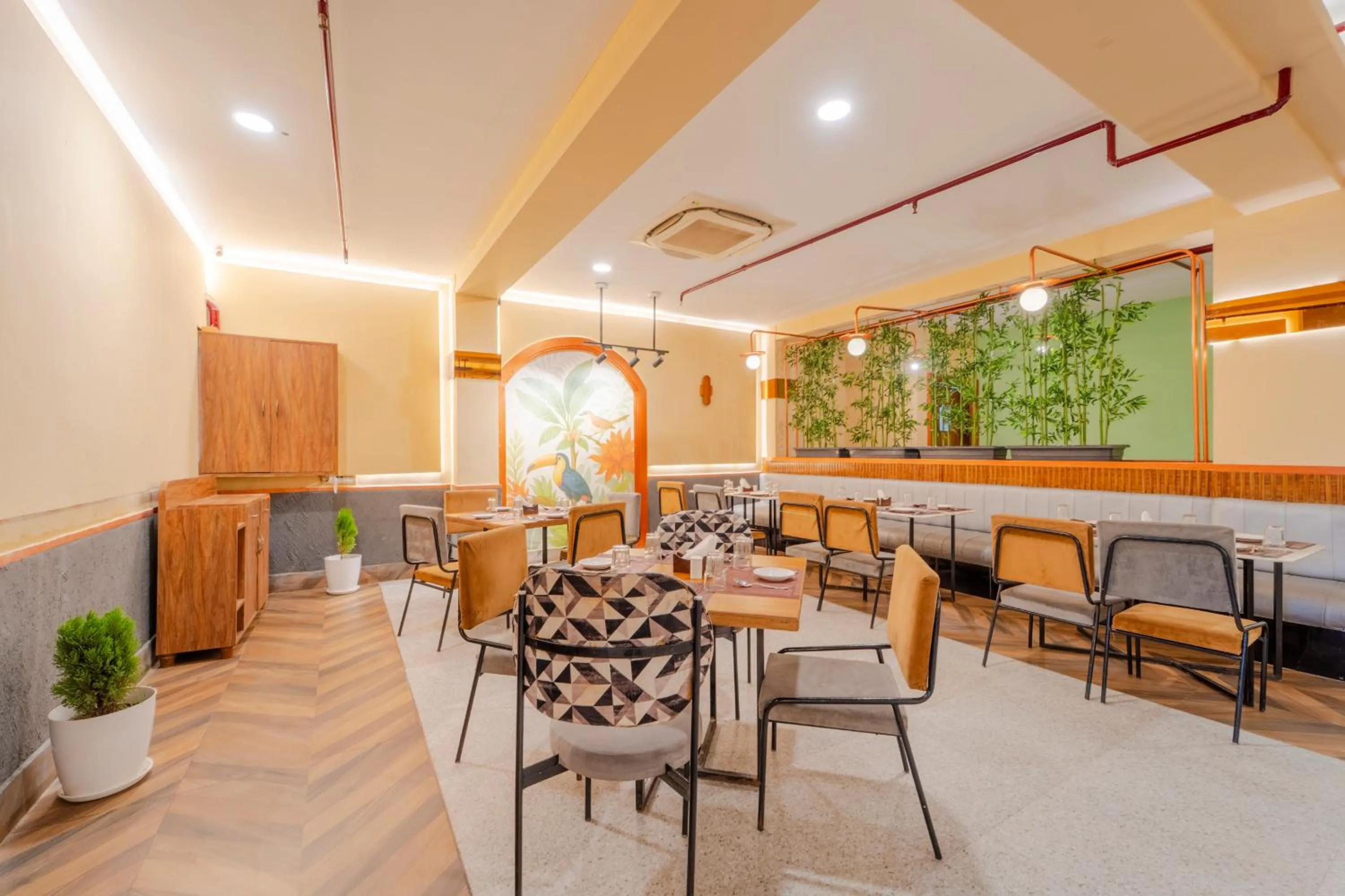 Restaurant/places to eat in Treebo Shivam Inn Near Singapore Mall