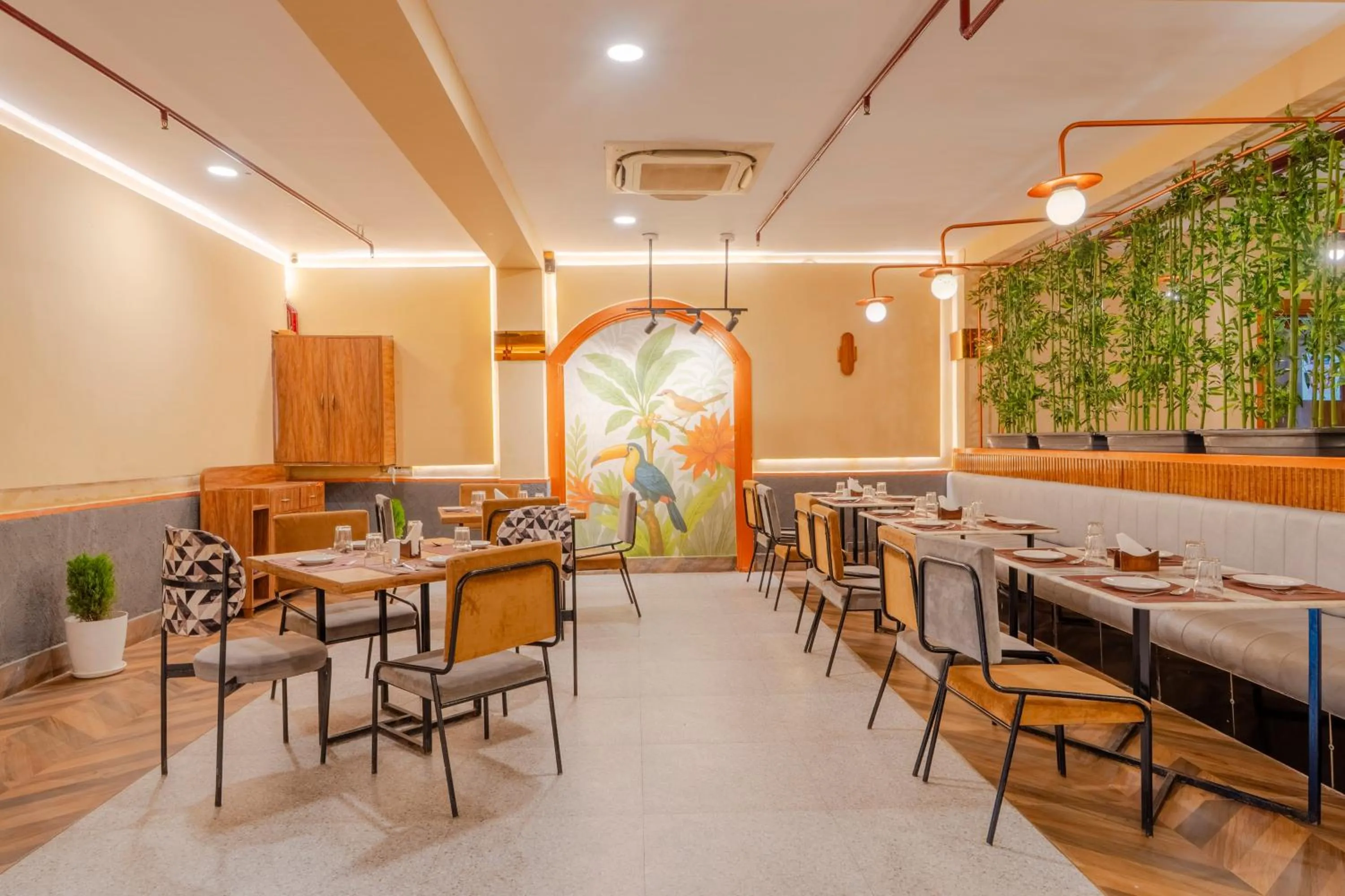 Restaurant/places to eat in Treebo Shivam Inn Near Singapore Mall