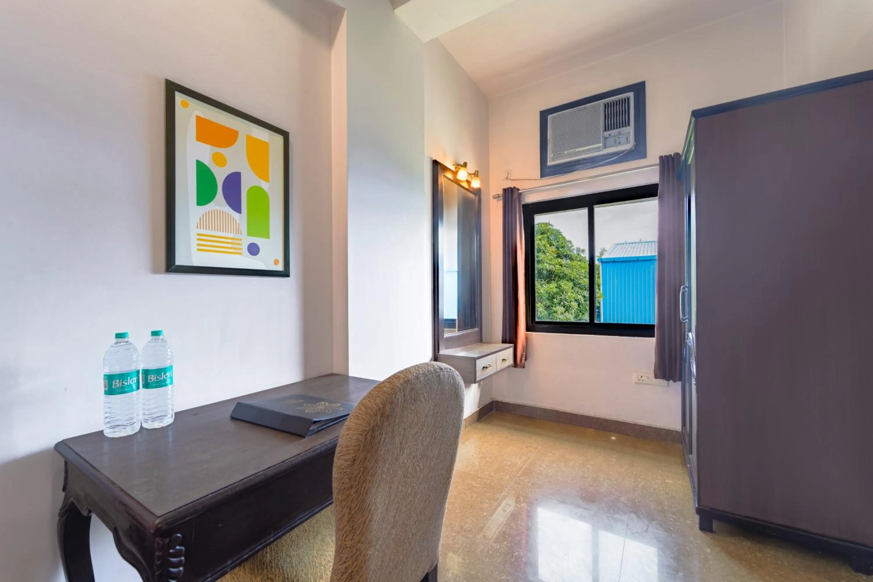 Bedroom in Treebo Shivam Inn Near Singapore Mall