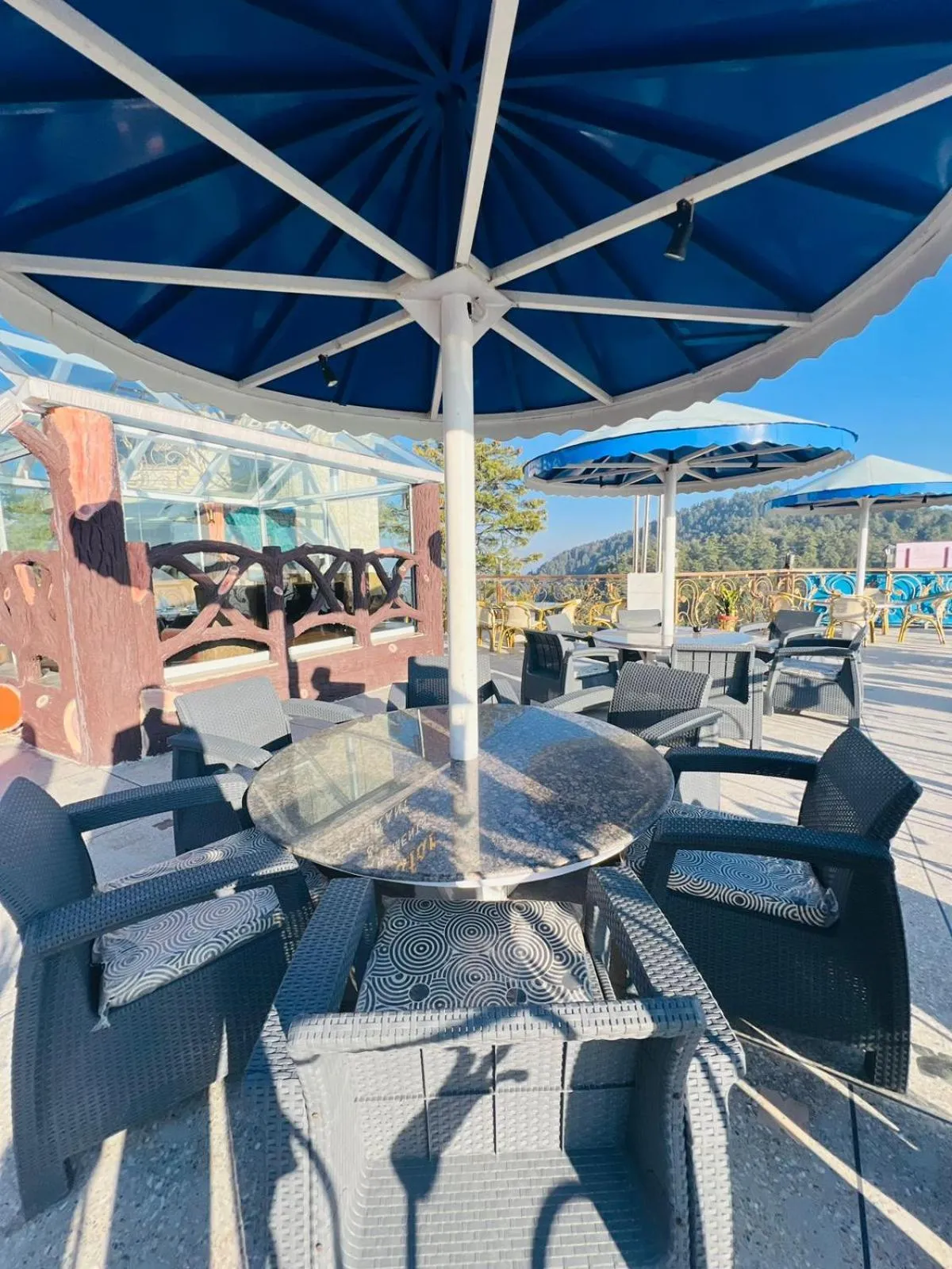 Restaurant/places to eat in Burj A Zafar