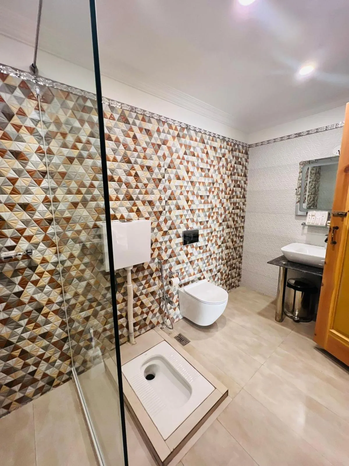 Shower in Burj A Zafar