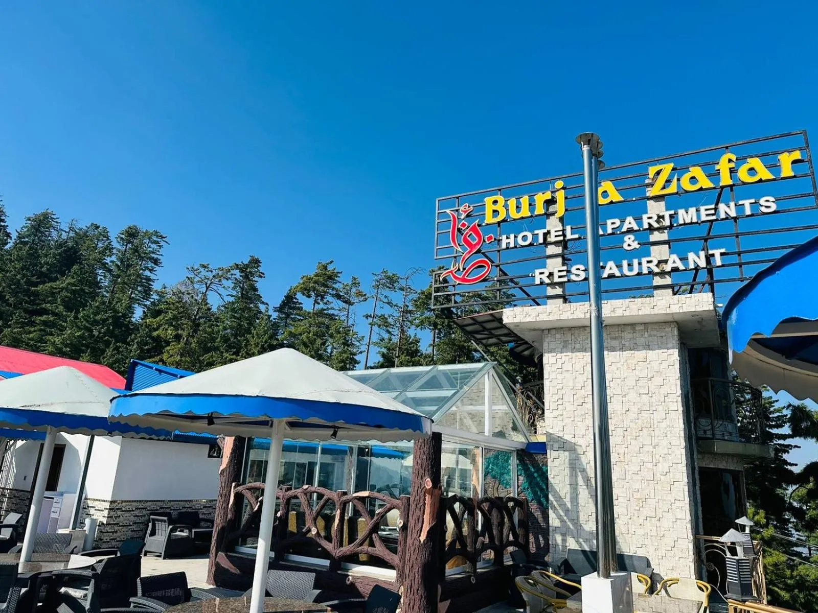 Restaurant/places to eat in Burj A Zafar