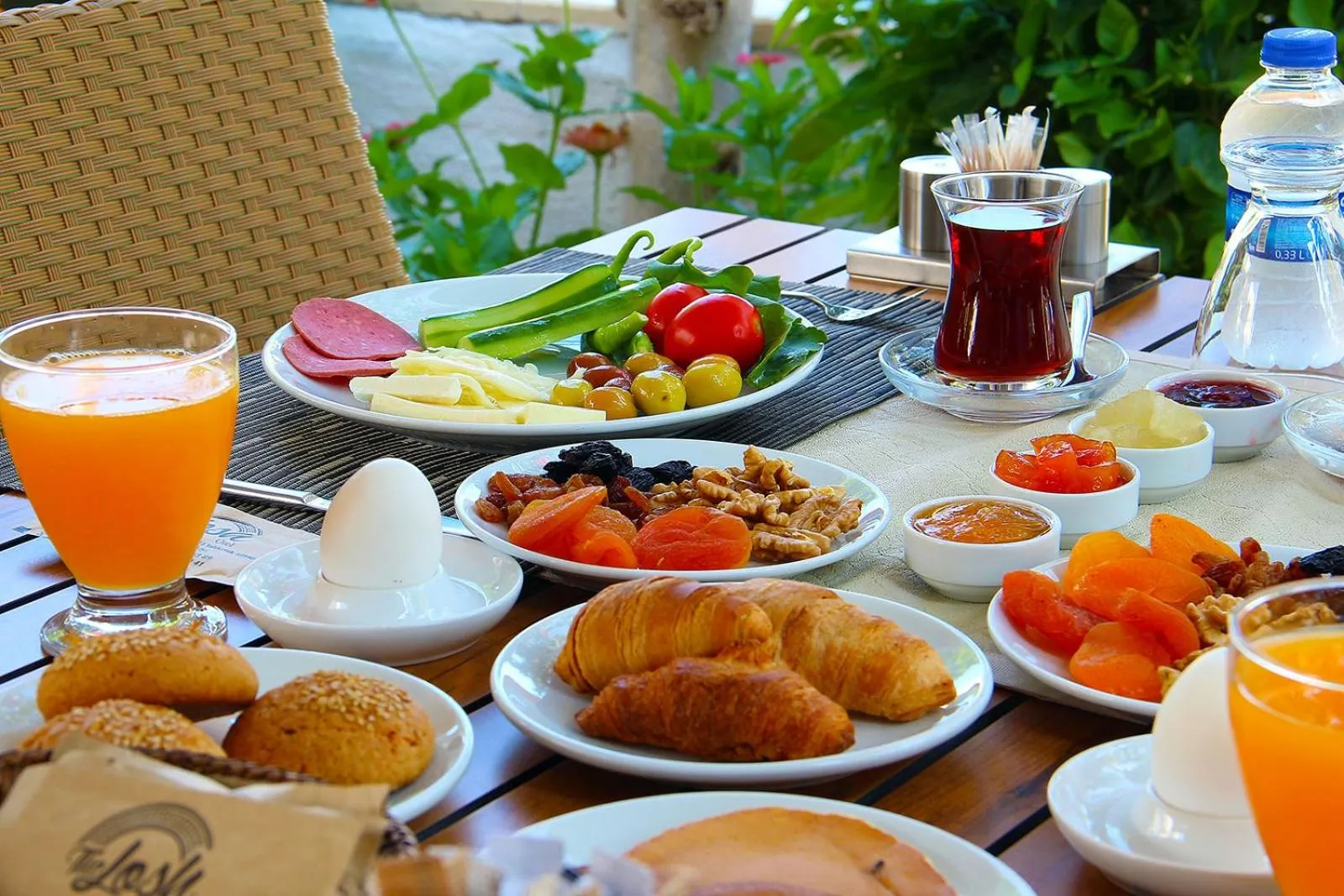 Food and drinks in The Losh Hotel