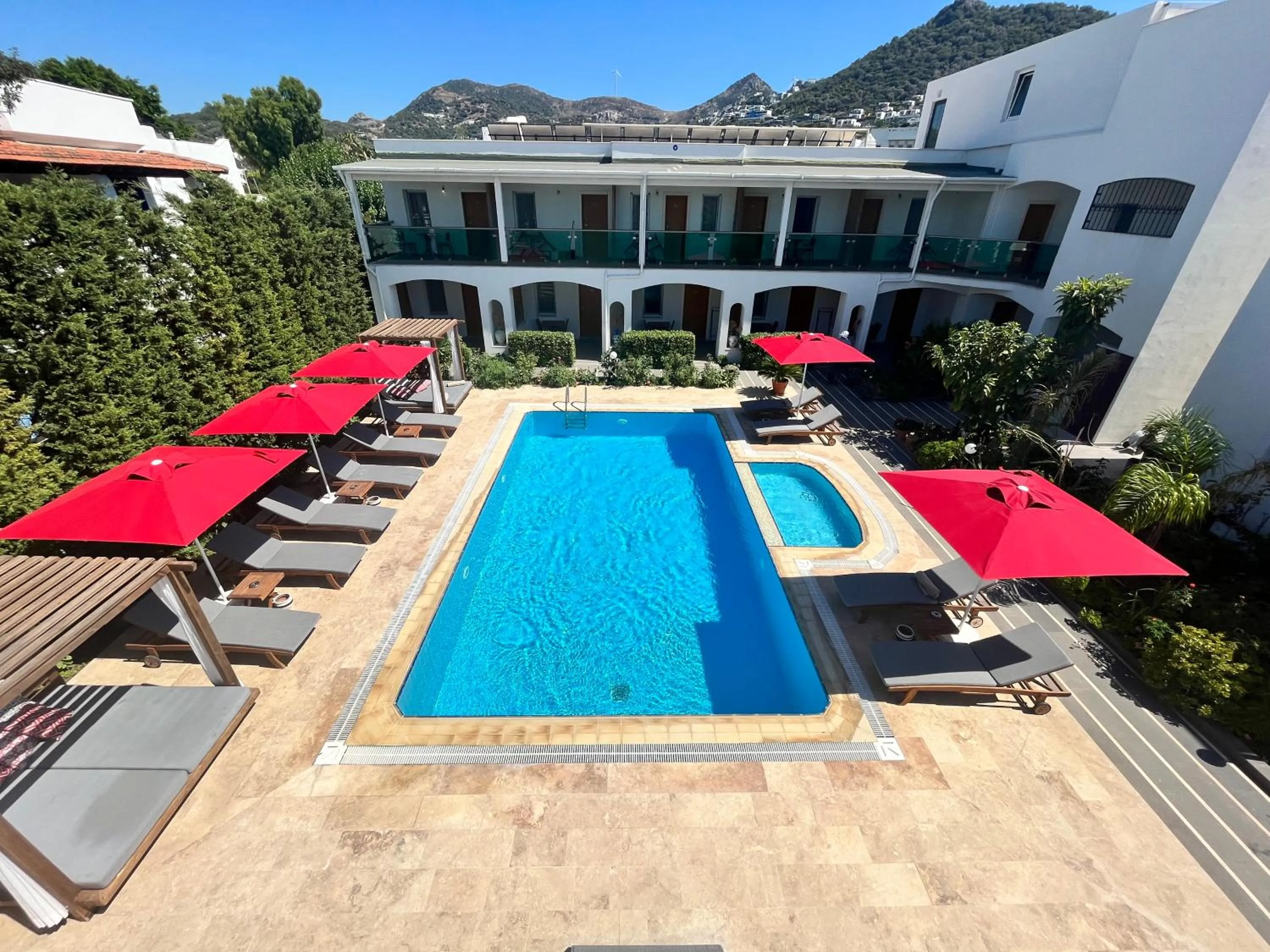 Swimming pool in The Losh Hotel